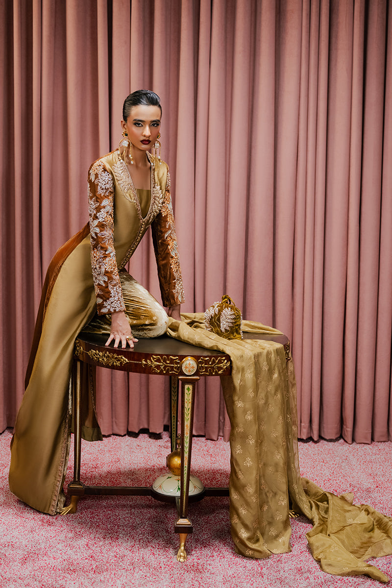 Haute Form | Rose Winter Plush | Heart of Gold