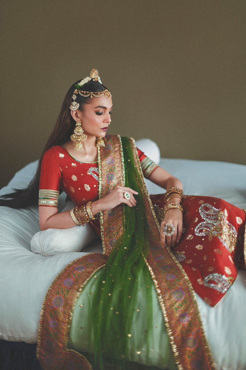 Haute Form I Dastaan Luxury Formals I Laal Pari