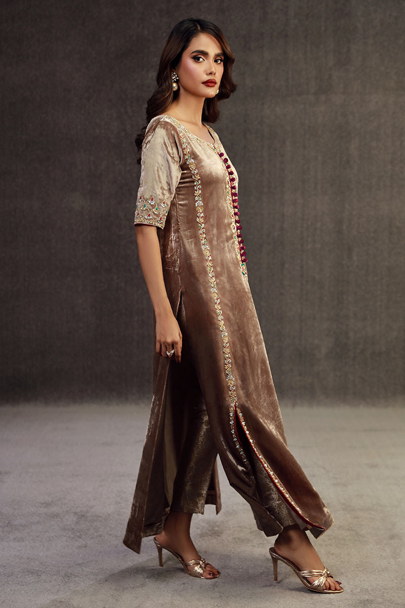 Fatima Khan | Anan Velvet Edit | Naira