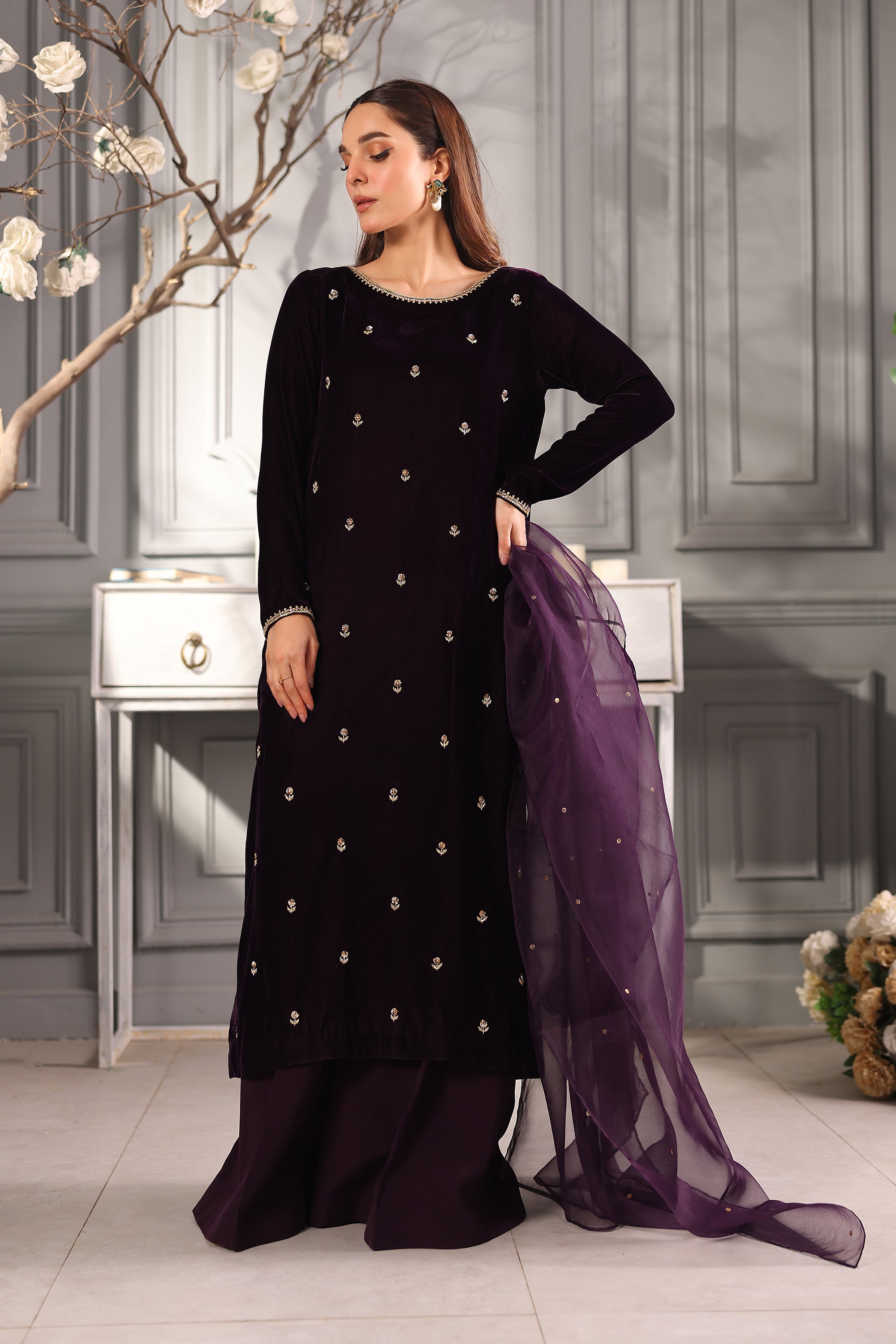 Hana | Mavi Velvets | Velvet Dreams