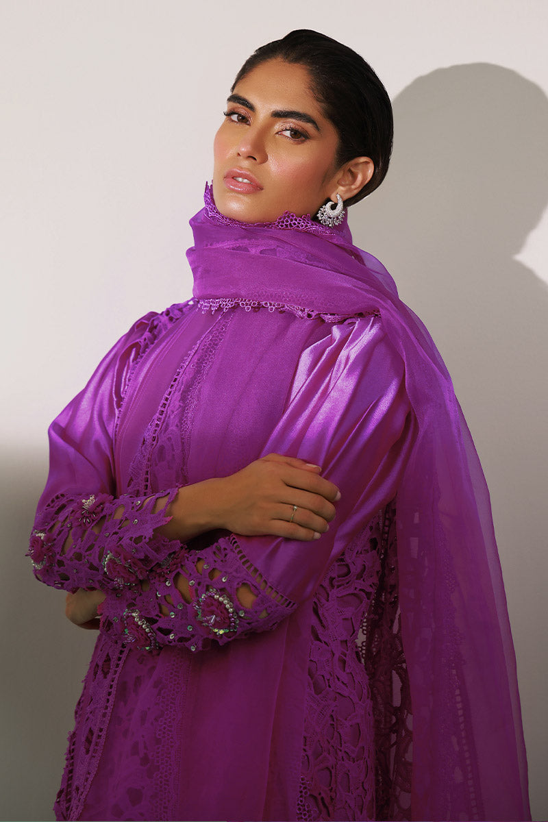 Chic Ophicial | Ruffles Collection | Spirea