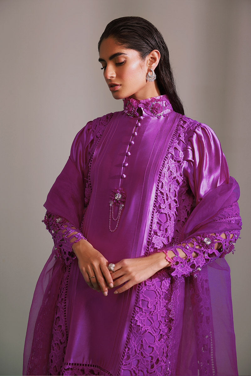 Chic Ophicial | Ruffles Collection | Spirea