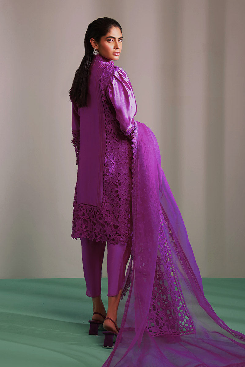 Chic Ophicial | Ruffles Collection | Spirea