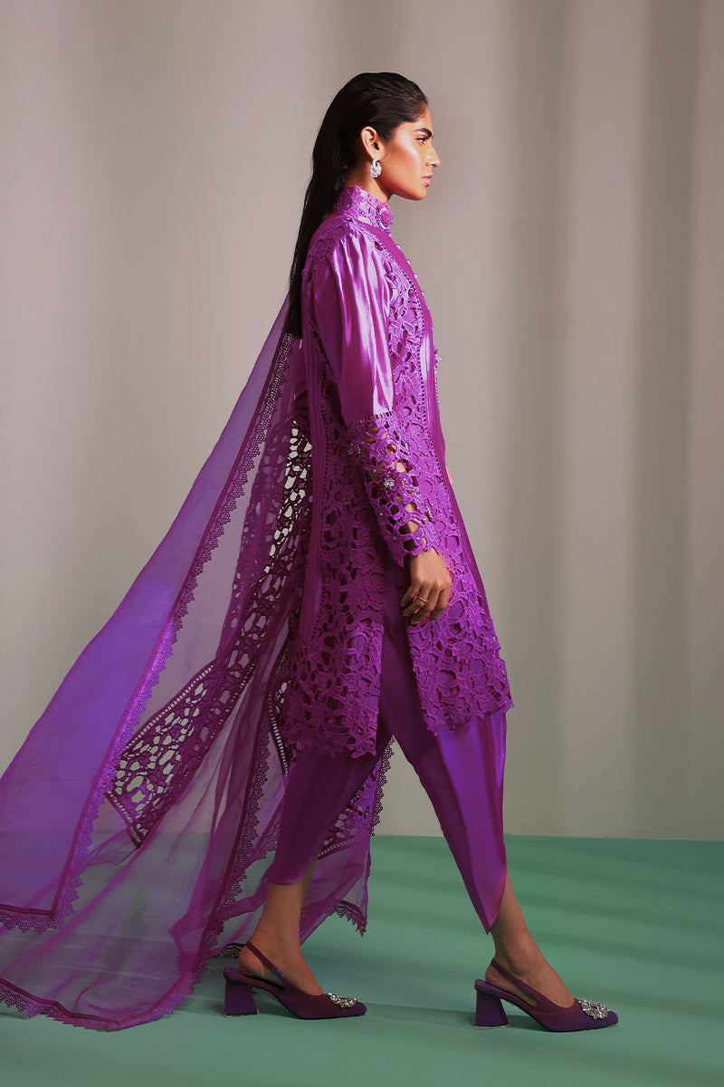 Chic Ophicial | Ruffles Collection | Spirea