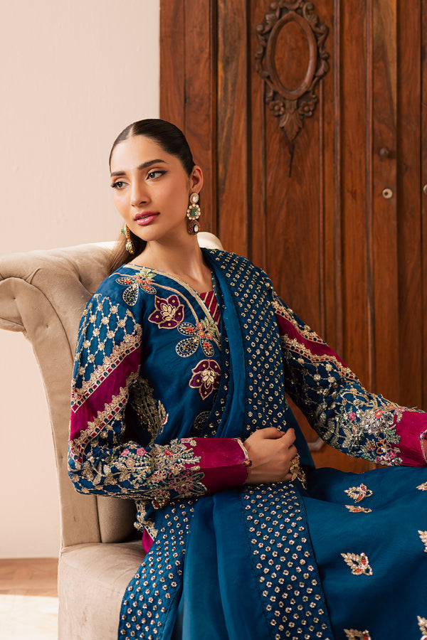 Emaan Adeel I Suave Luxury Formals I AVOIR