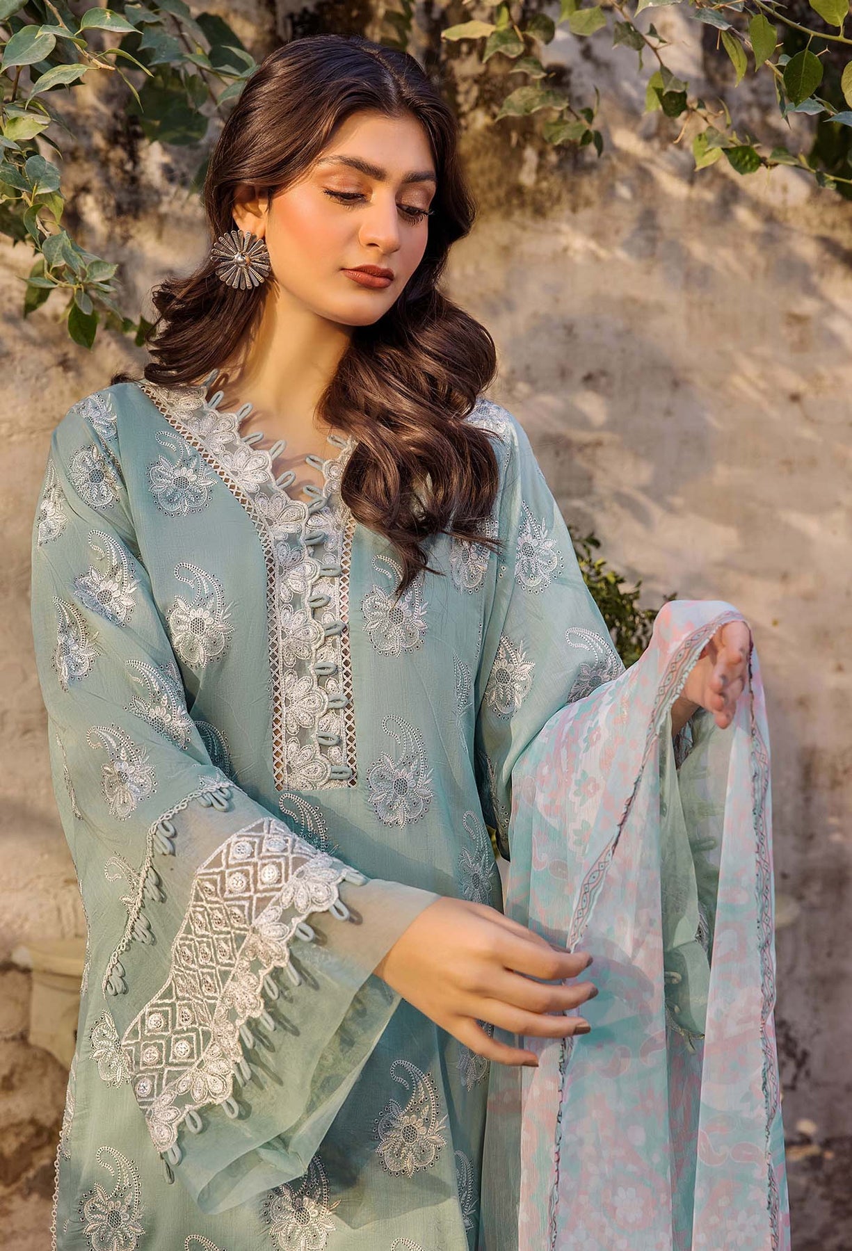 Adans Libas | Inara 25 | CHIKANKARI 4770