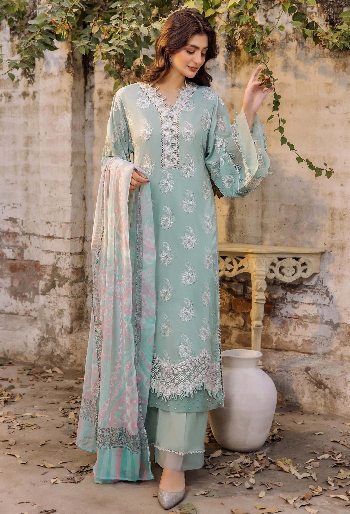 Adans Libas | Inara 25 | CHIKANKARI 4770