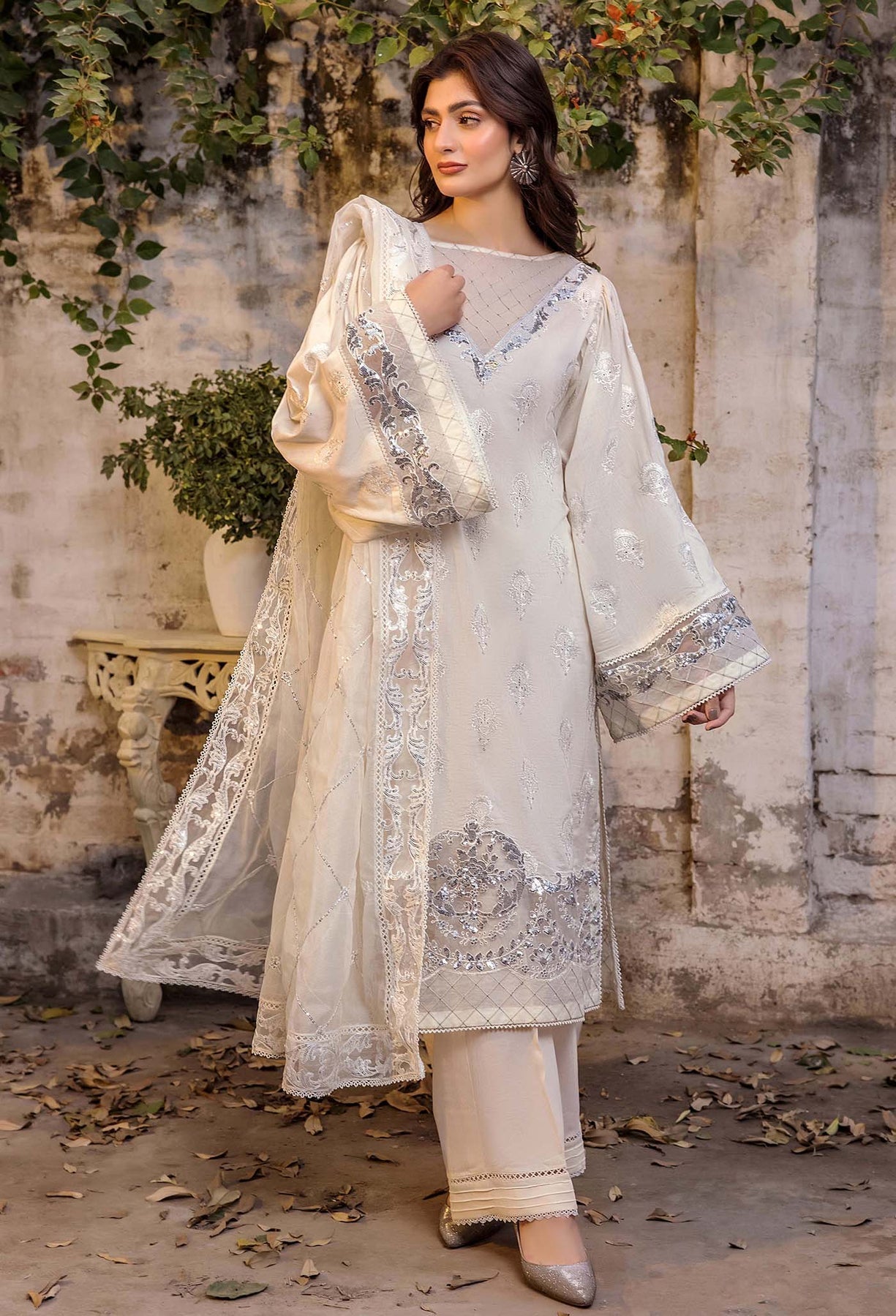 Adans Libas | Inara 25 | CHIKANKARI 4771