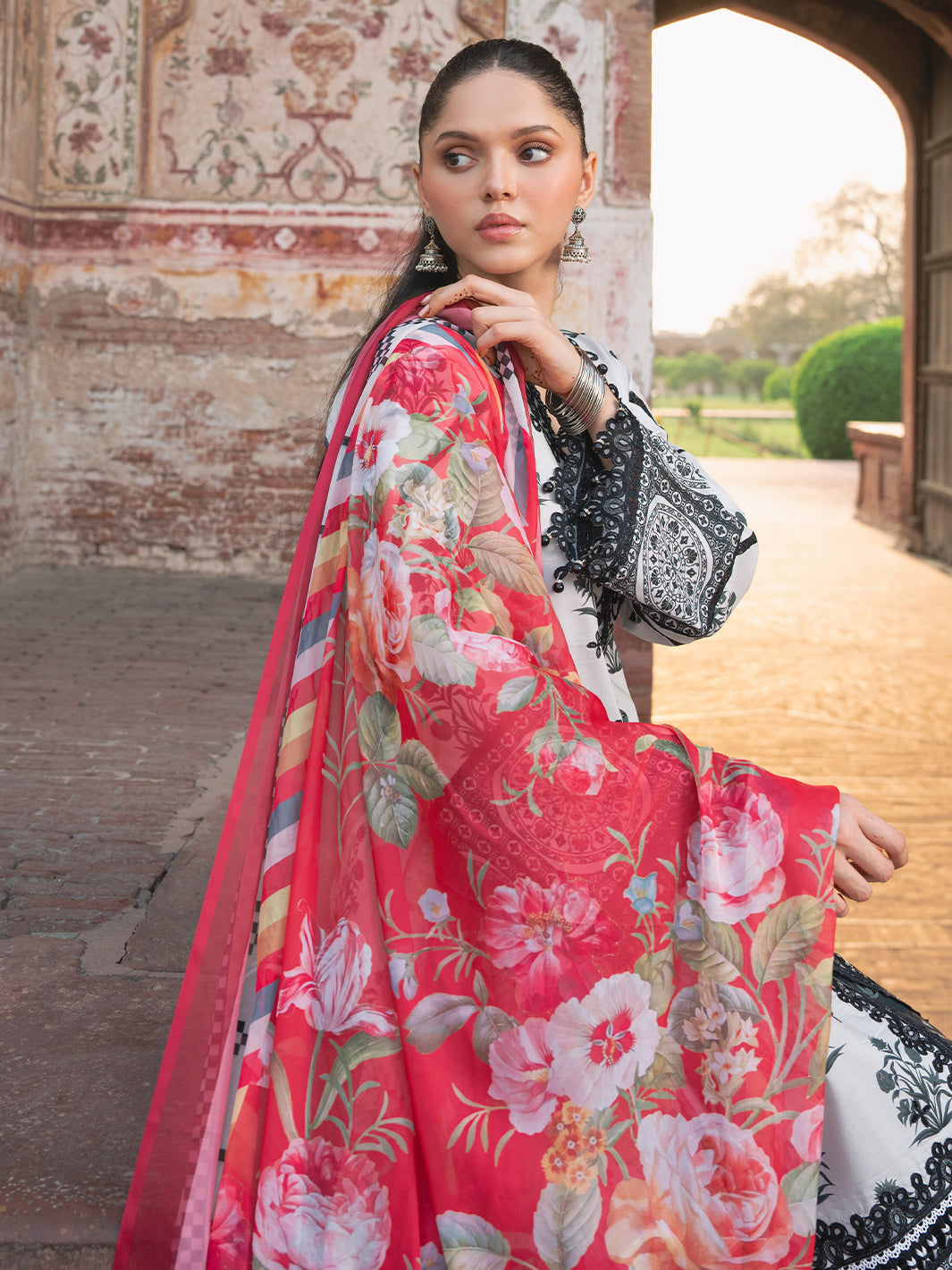 Bin Ilyas | Naqsh Naaz Luxury Lawn 25 | 2082 - A