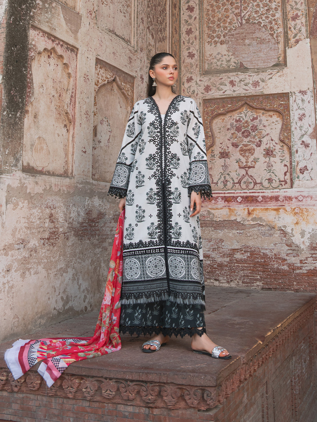 Bin Ilyas | Naqsh Naaz Luxury Lawn 25 | 2082 - A