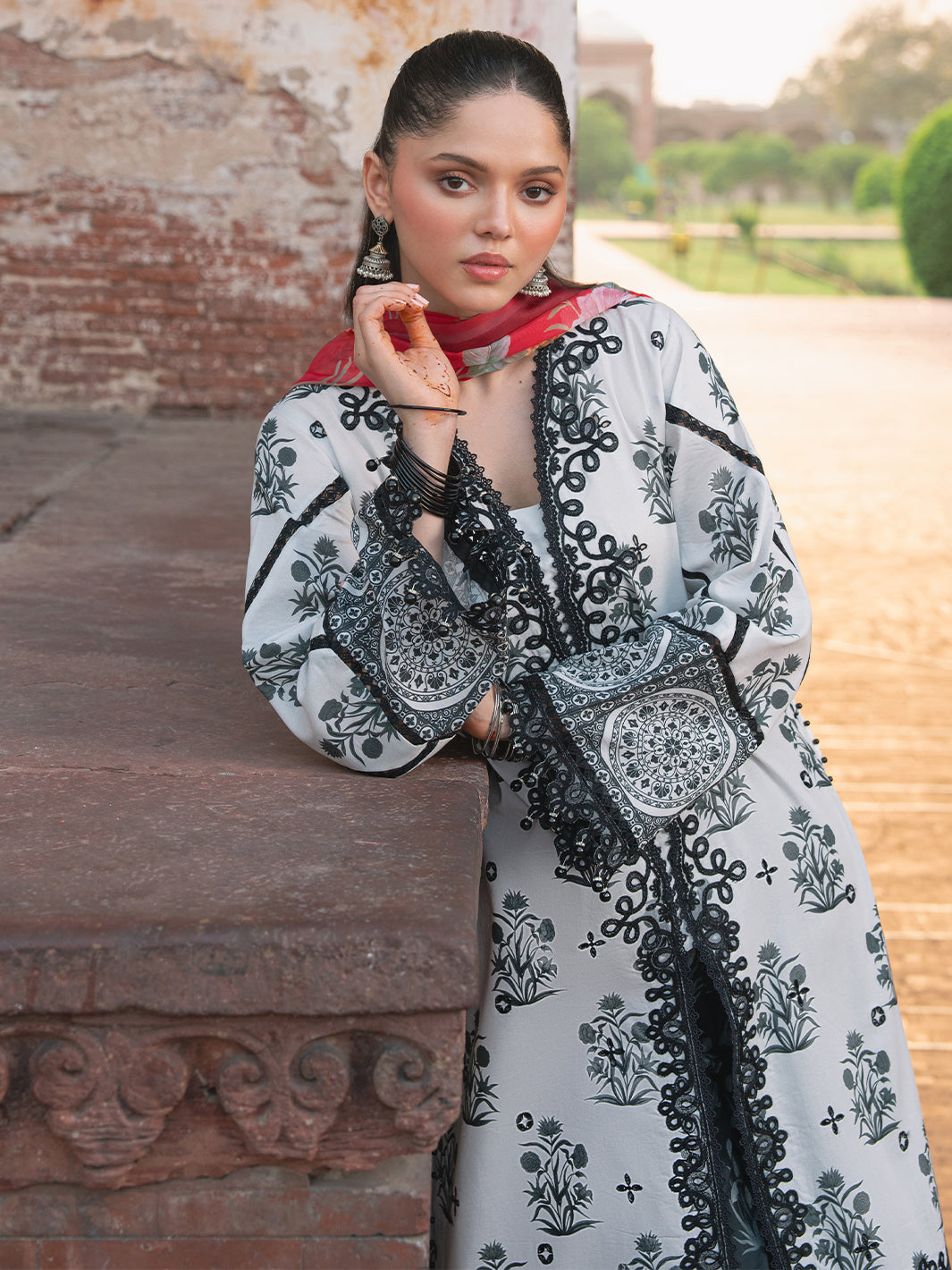 Bin Ilyas | Naqsh Naaz Luxury Lawn 25 | 2082 - A