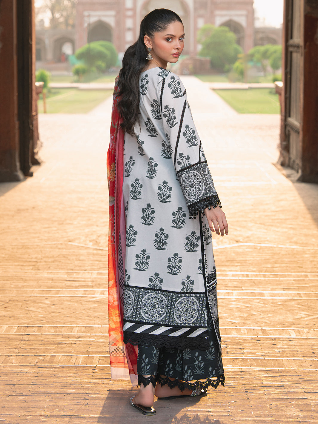 Bin Ilyas | Naqsh Naaz Luxury Lawn 25 | 2082 - A