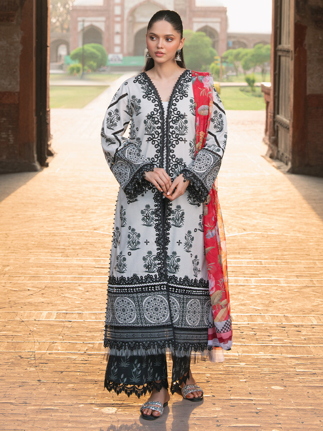 Bin Ilyas | Naqsh Naaz Luxury Lawn 25 | 2082 - A
