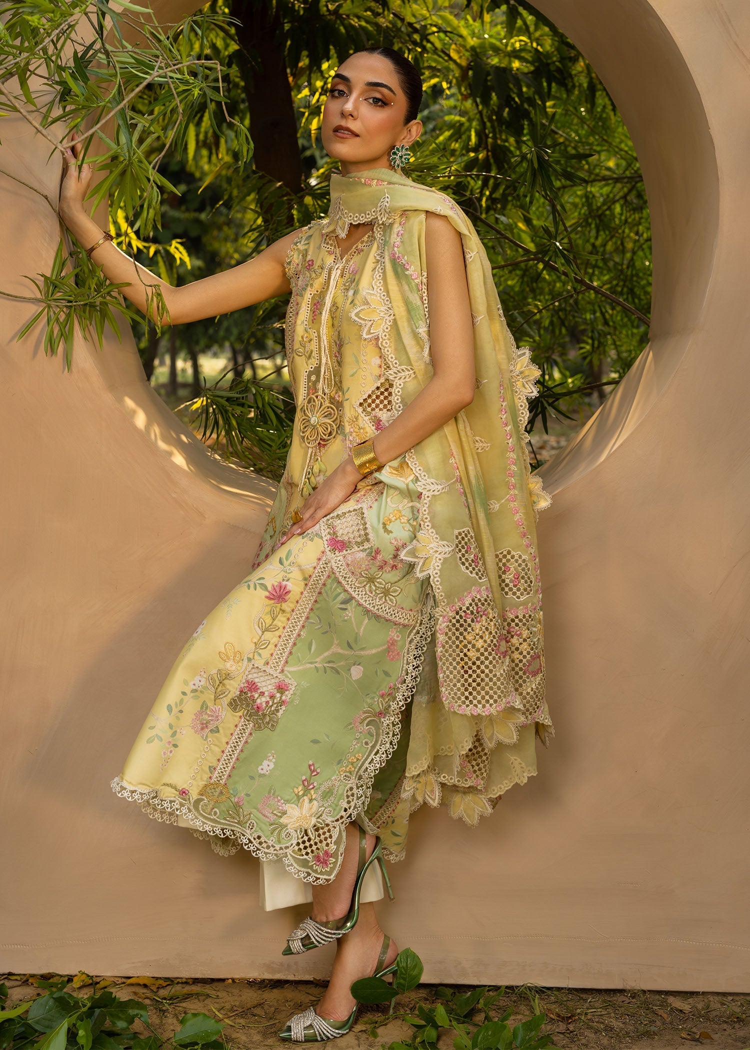 Crimson | Tasawar 25 | BONJOUR AND BLOOM - D4A