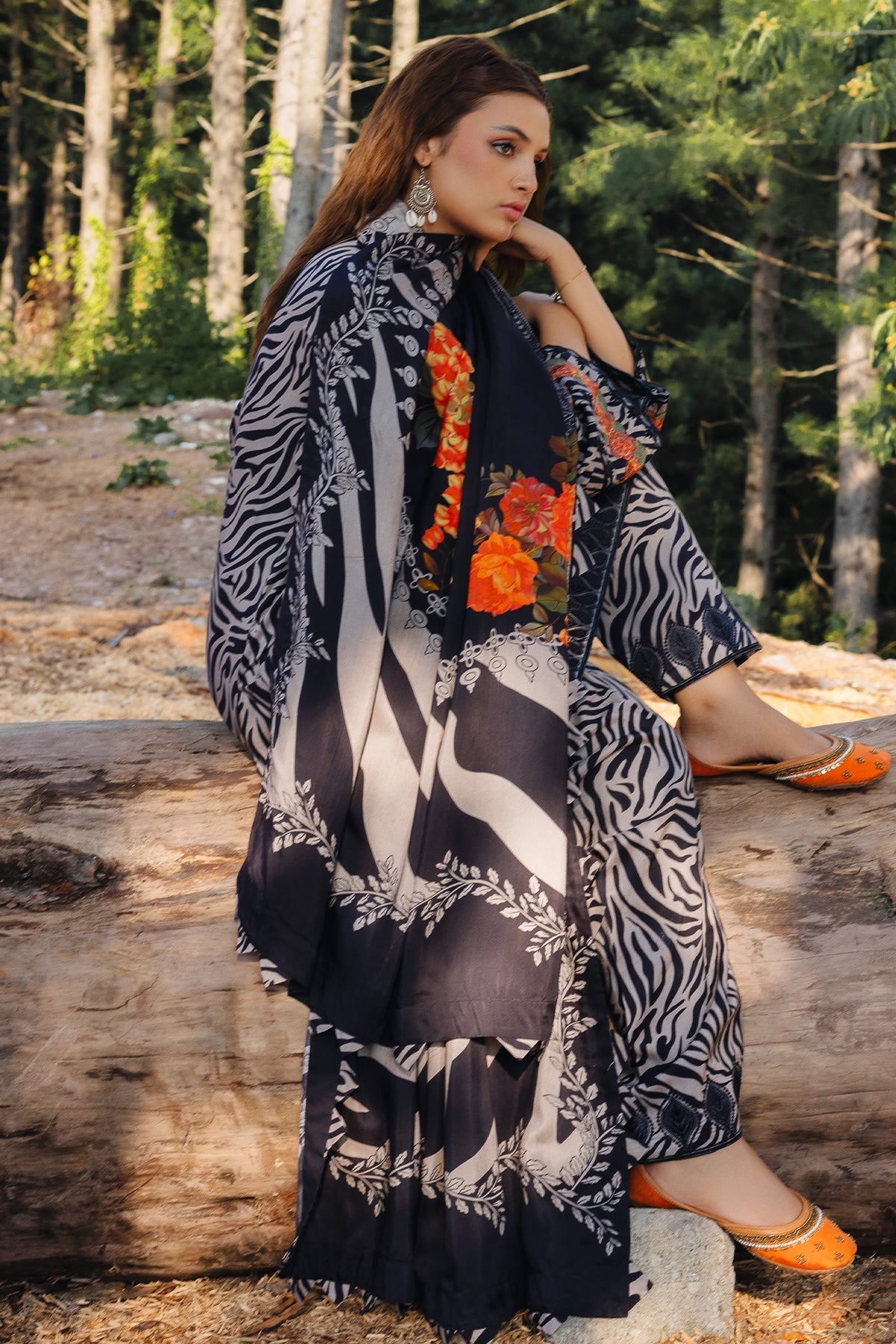 Charizma | Aniiq Embroidered Collection | STAPLE SHAWL ANW4-03