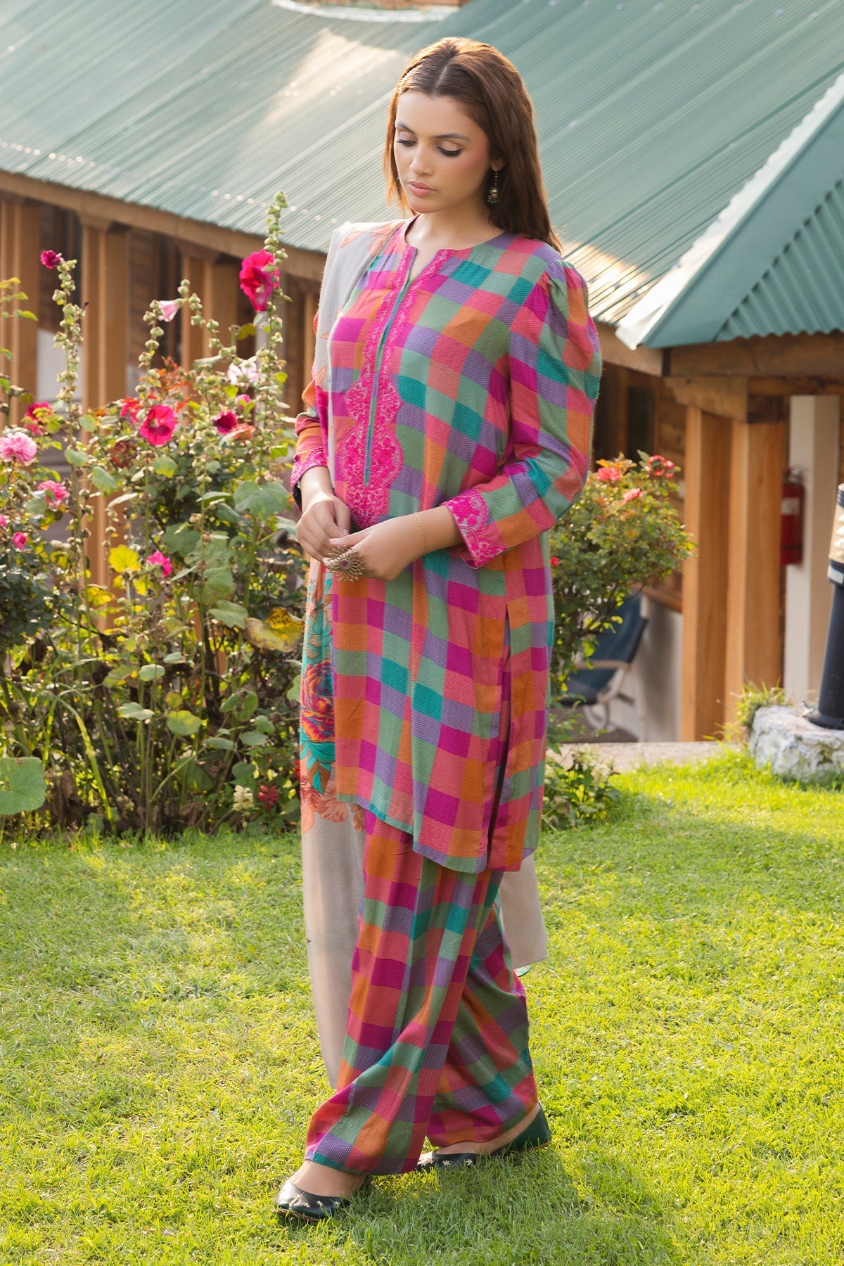 Charizma | Aniiq Embroidered Collection | STAPLE SHAWL ANW4-10
