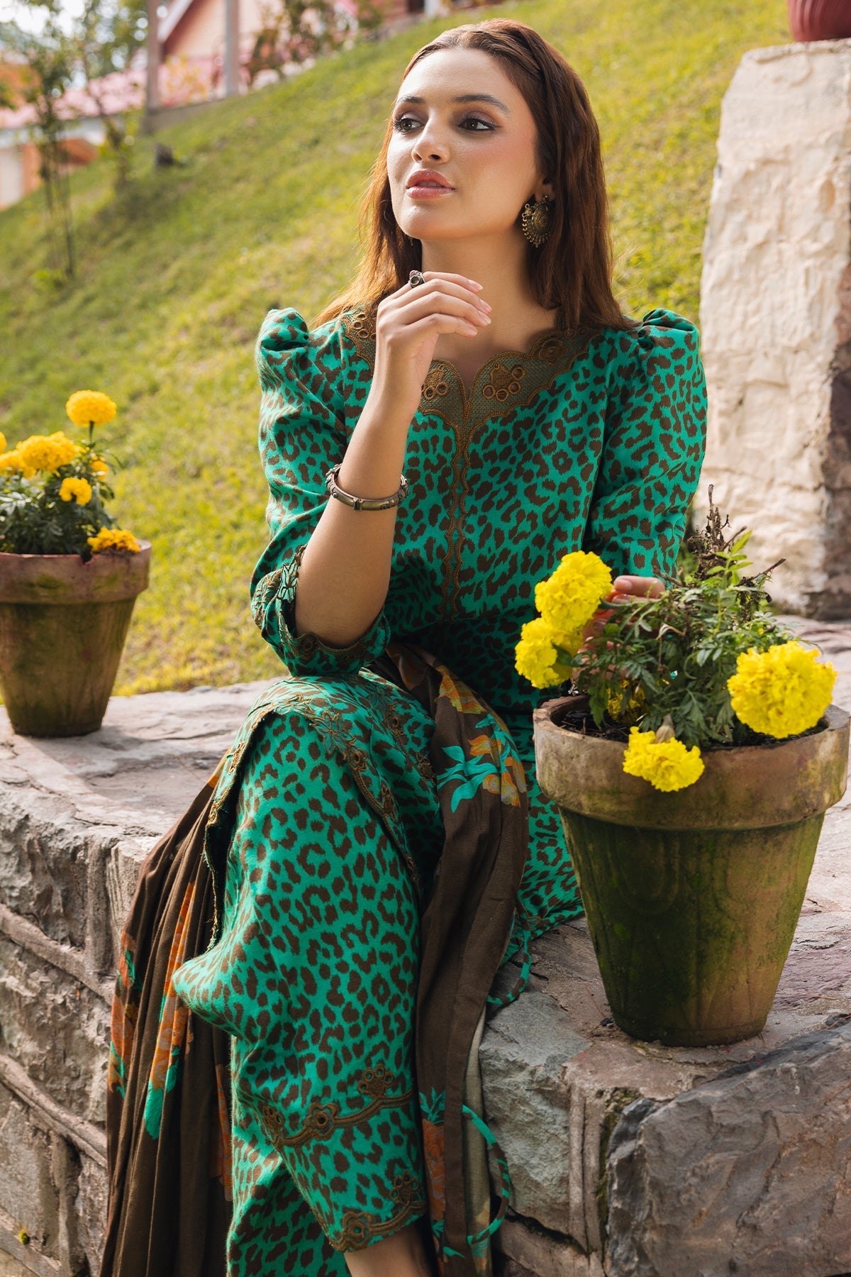 Charizma | Aniiq Embroidered Collection | STAPLE SHAWL ANW4-05