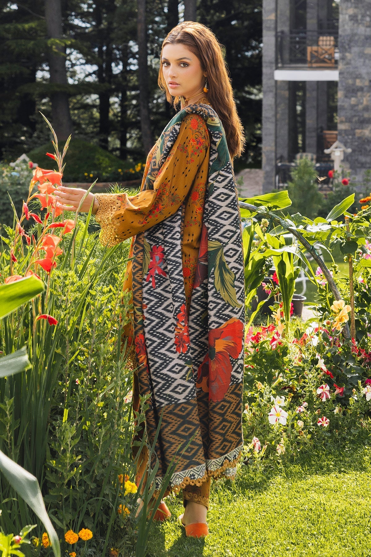 Charizma | Aniiq Embroidered Collection | STAPLE SHAWL ANW4-02