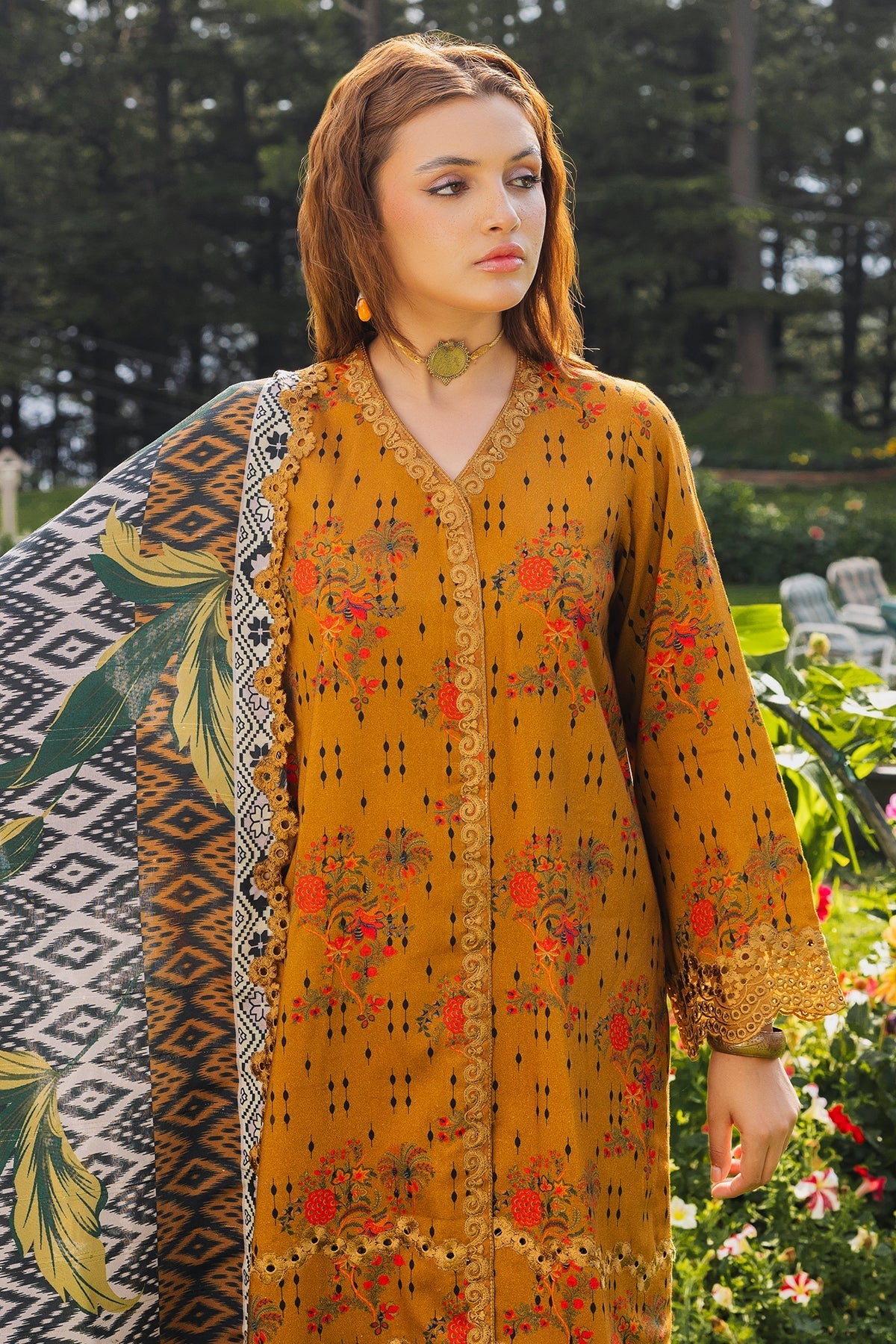 Charizma | Aniiq Embroidered Collection | STAPLE SHAWL ANW4-02