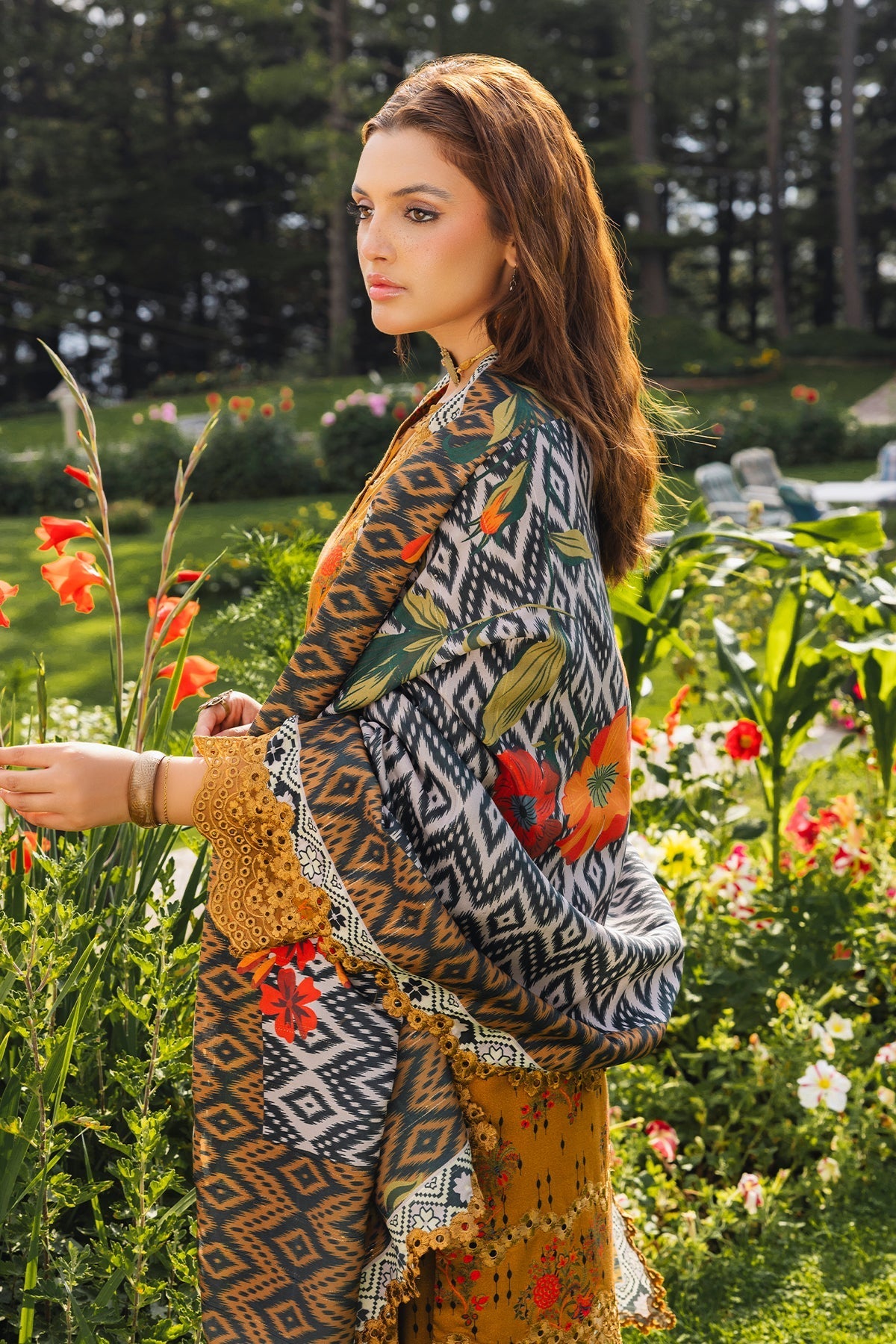 Charizma | Aniiq Embroidered Collection | STAPLE SHAWL ANW4-02