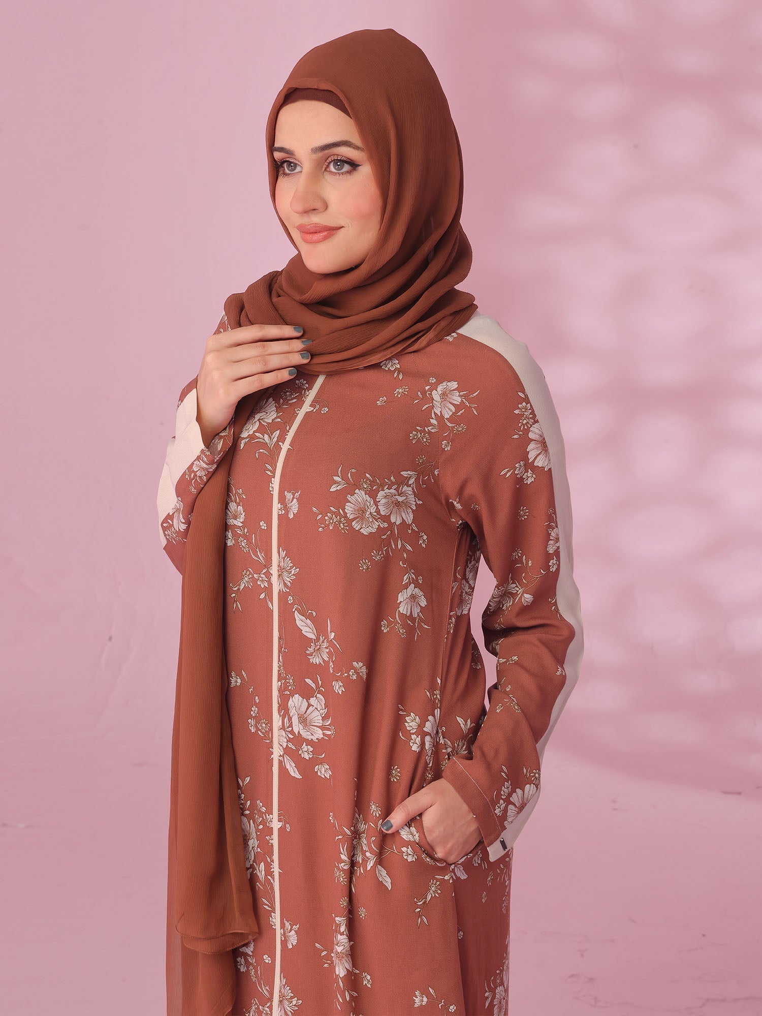 Dynamic Petals Abaya