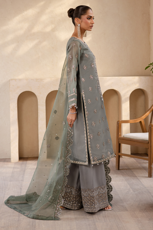 Emaan Adeel | Noore Festive Formals | VELIZA