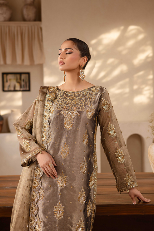 Emaan Adeel | Noore Festive Formals | RAVEEN