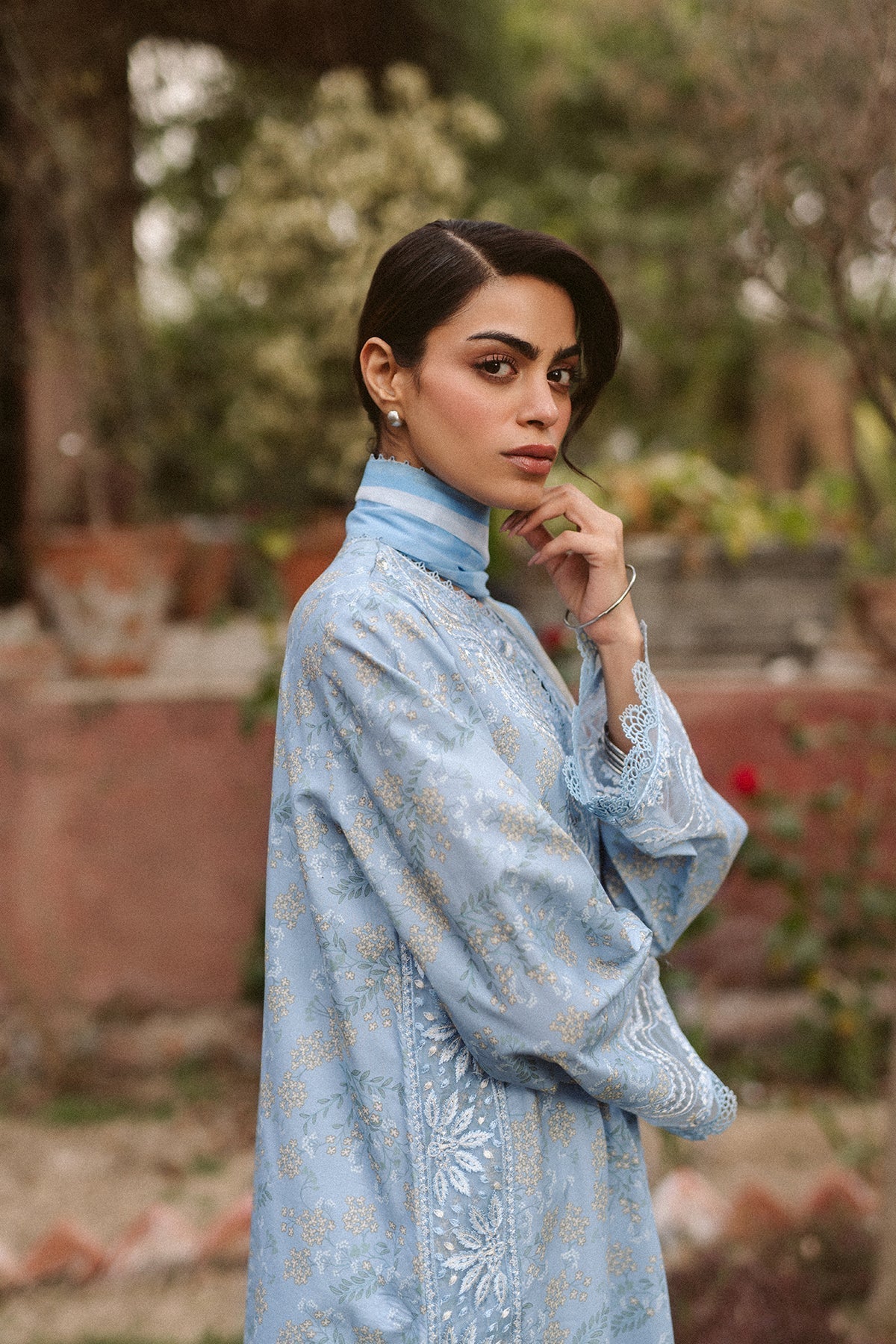 Ayzel | The Bare Minimum | Vezia