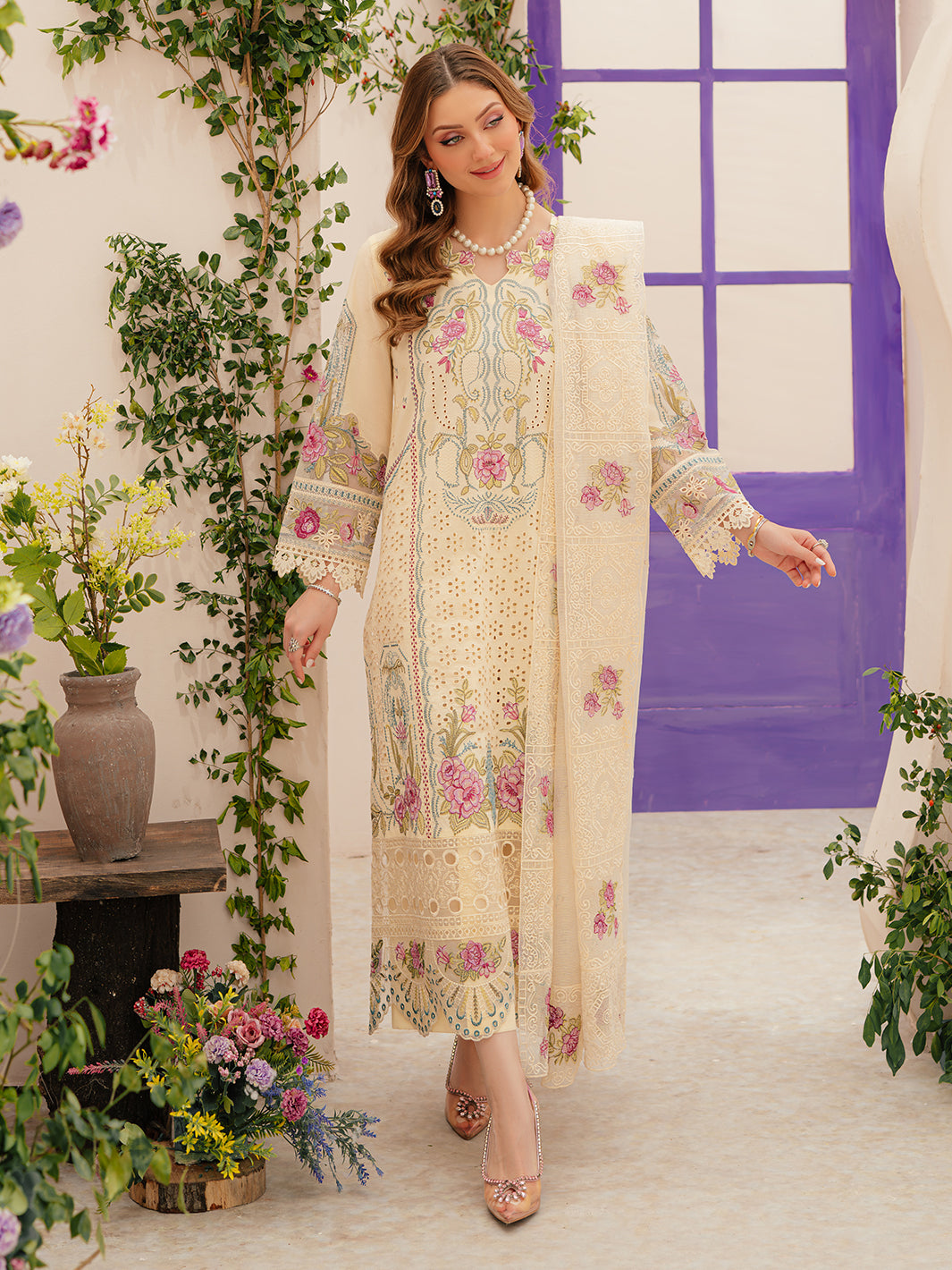 Mahnur | Allenura Luxury Lawn 24 | AMOUR