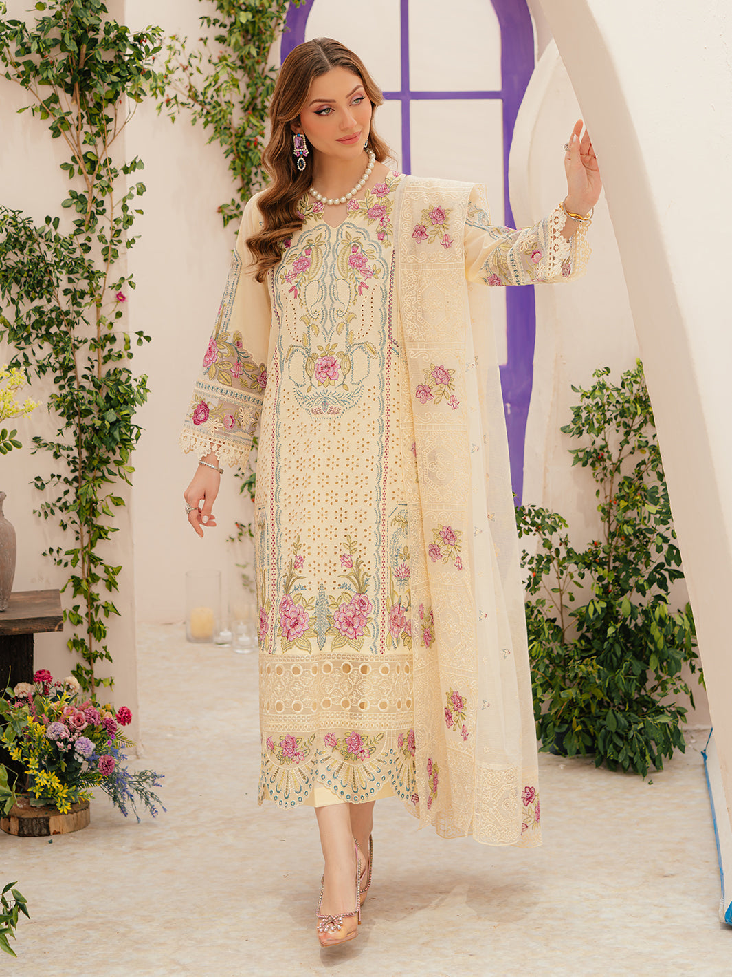 Mahnur | Allenura Luxury Lawn 24 | AMOUR