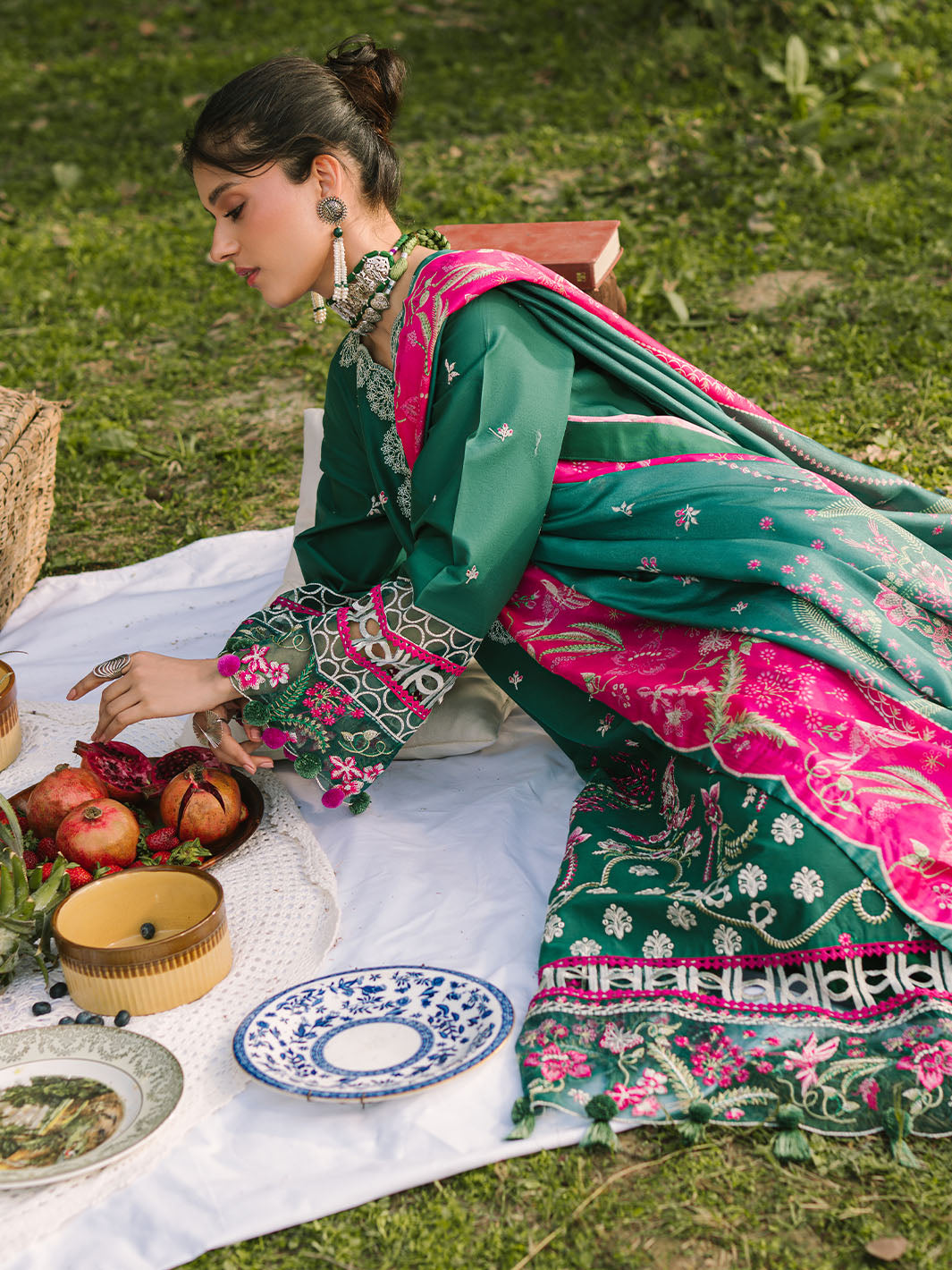 Mahnur | Dahlia Luxury Lawn 25 | Ara