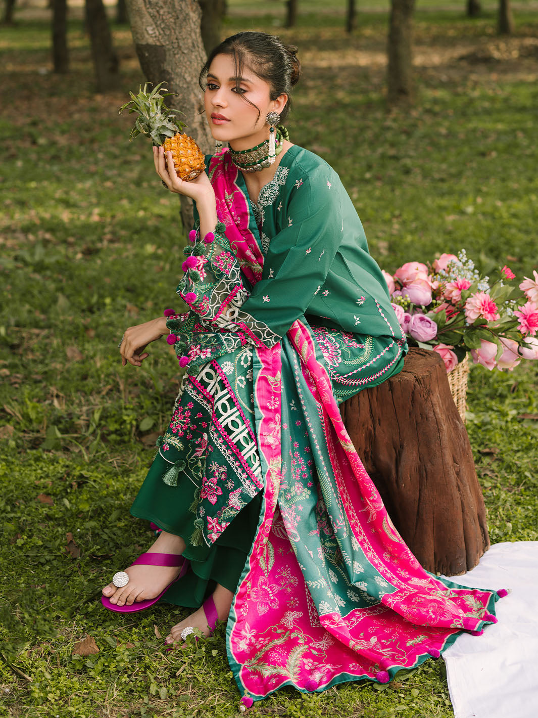 Mahnur | Dahlia Luxury Lawn 25 | Ara