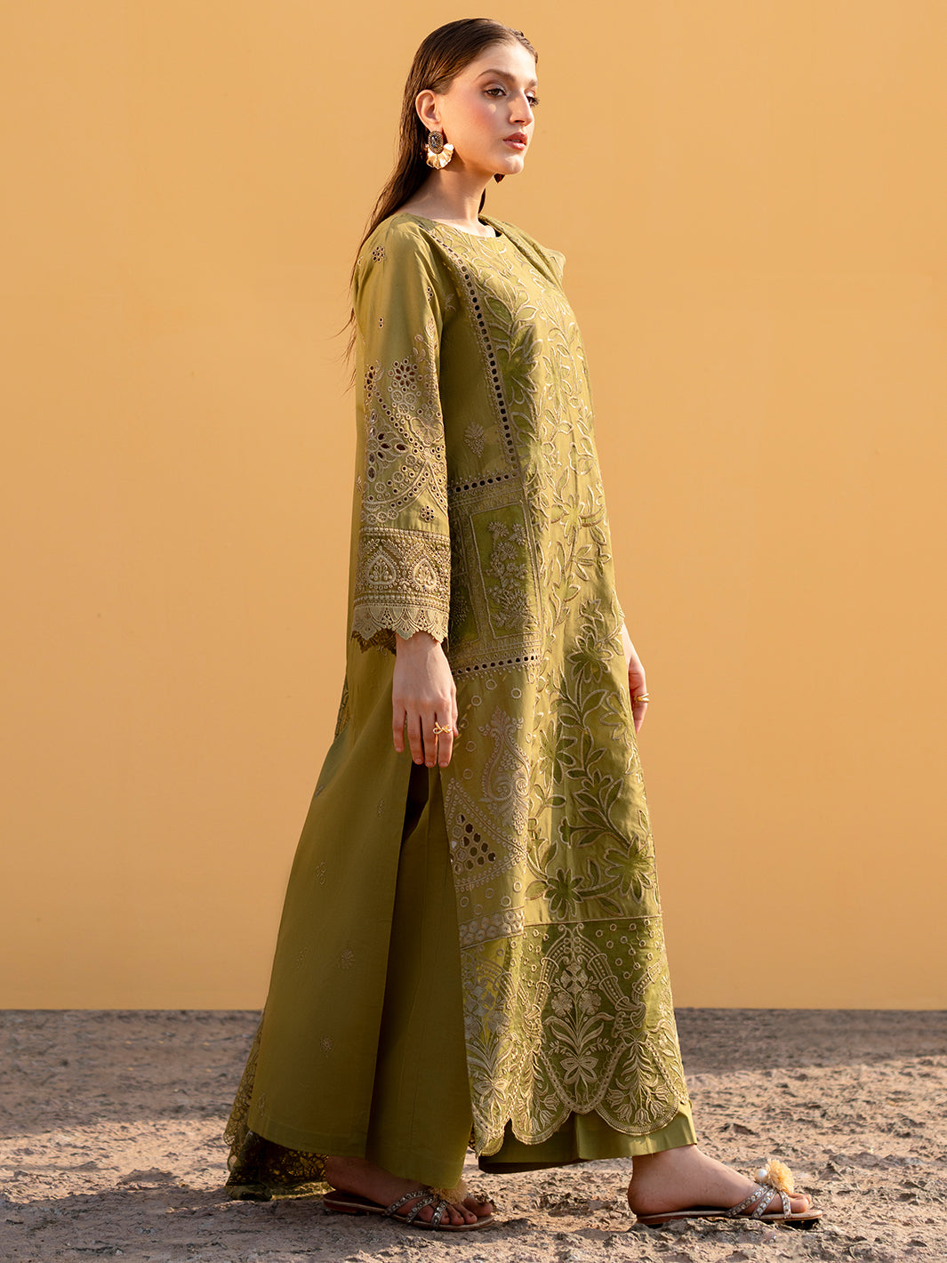 Mahnur | Sirena Luxury Lawn 25 | Adrienne