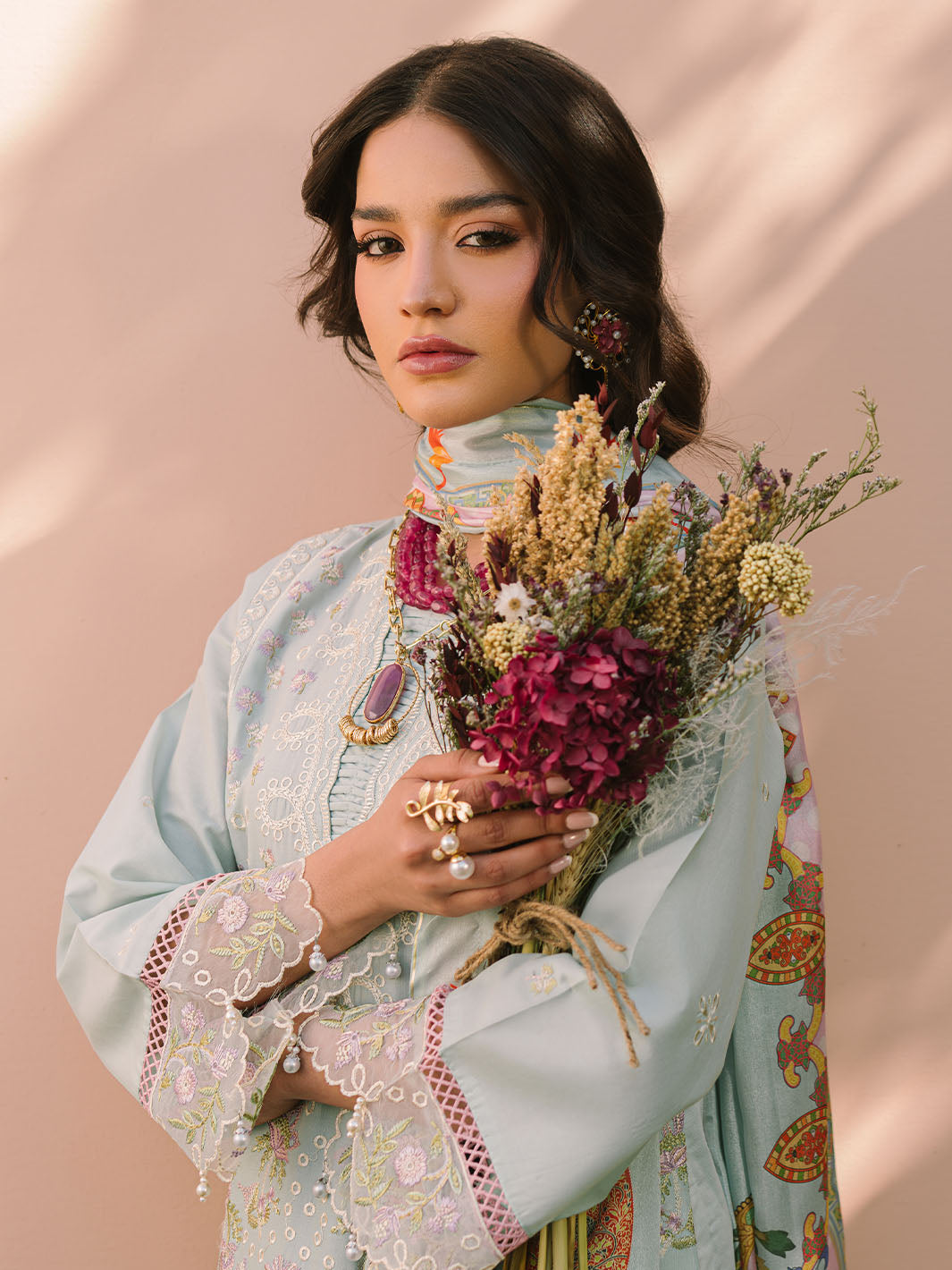Mahnur | Dahlia Luxury Lawn 25 | Advina
