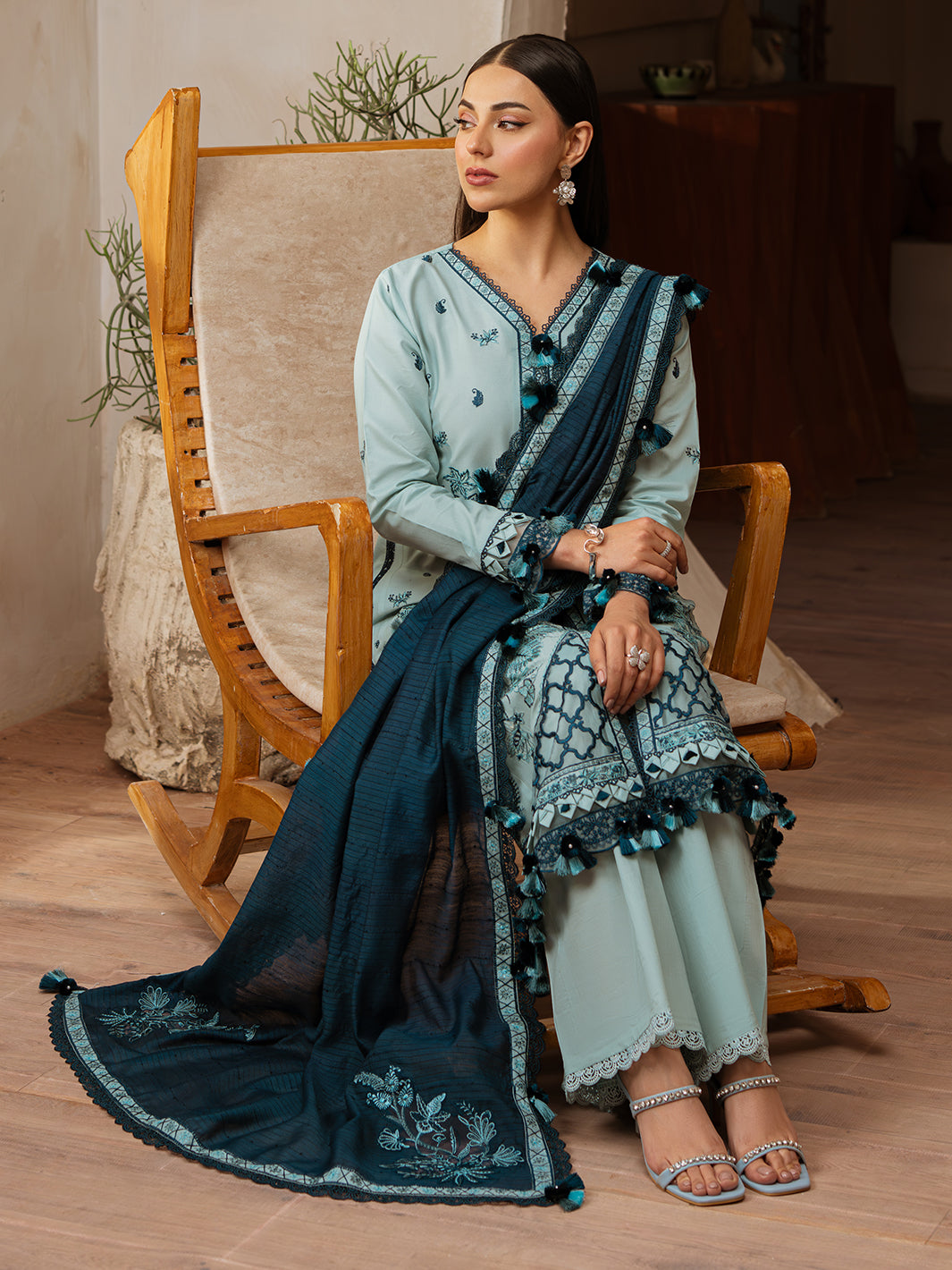 Mahnur | Florence Luxury Lawn 25 | AIYLEEN