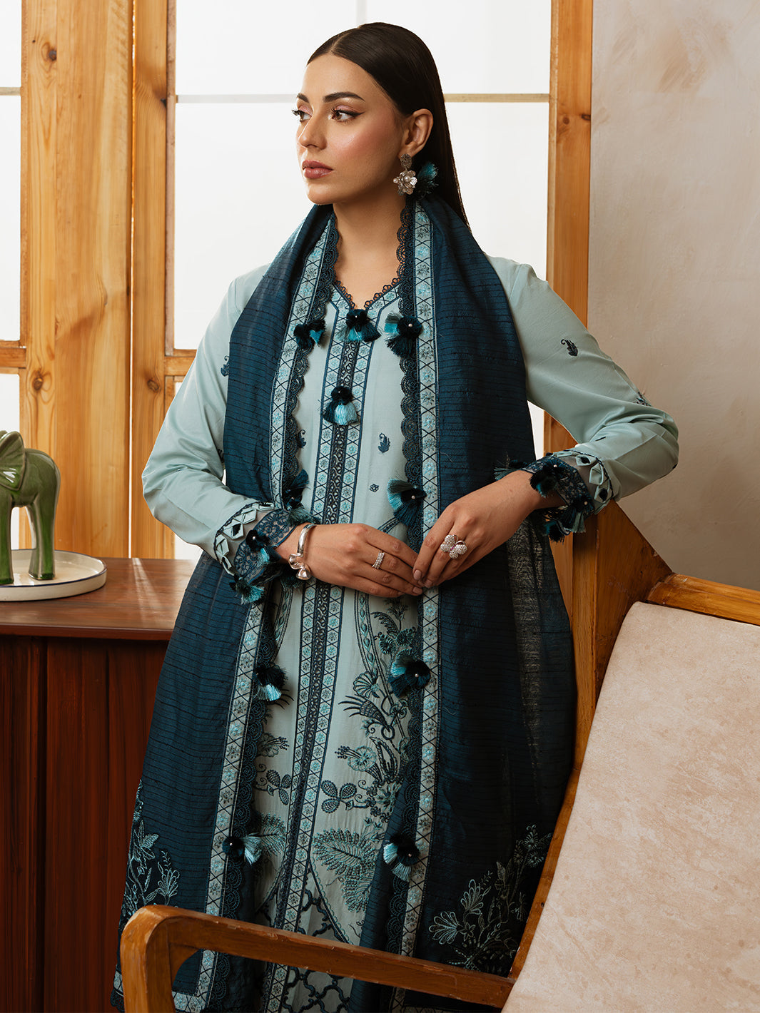 Mahnur | Florence Luxury Lawn 25 | AIYLEEN