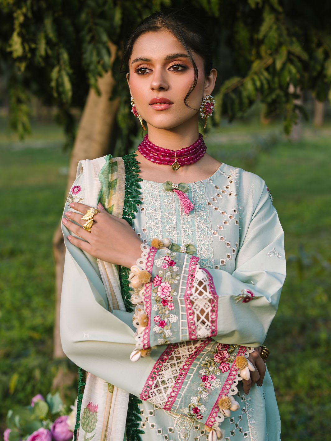 Mahnur | Dahlia Luxury Lawn 25 | Ana
