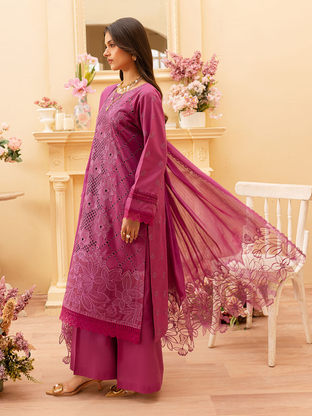 Mahnur | Twilight Luxury Lawn 25 | ANASTASIA
