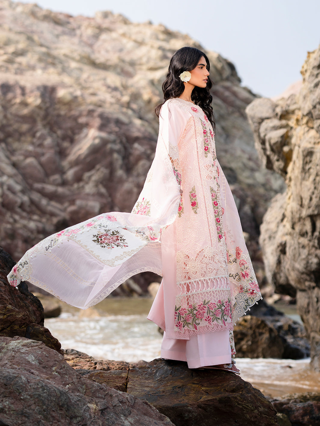 Mahnur | Sirena Luxury Lawn 25 | Azalea