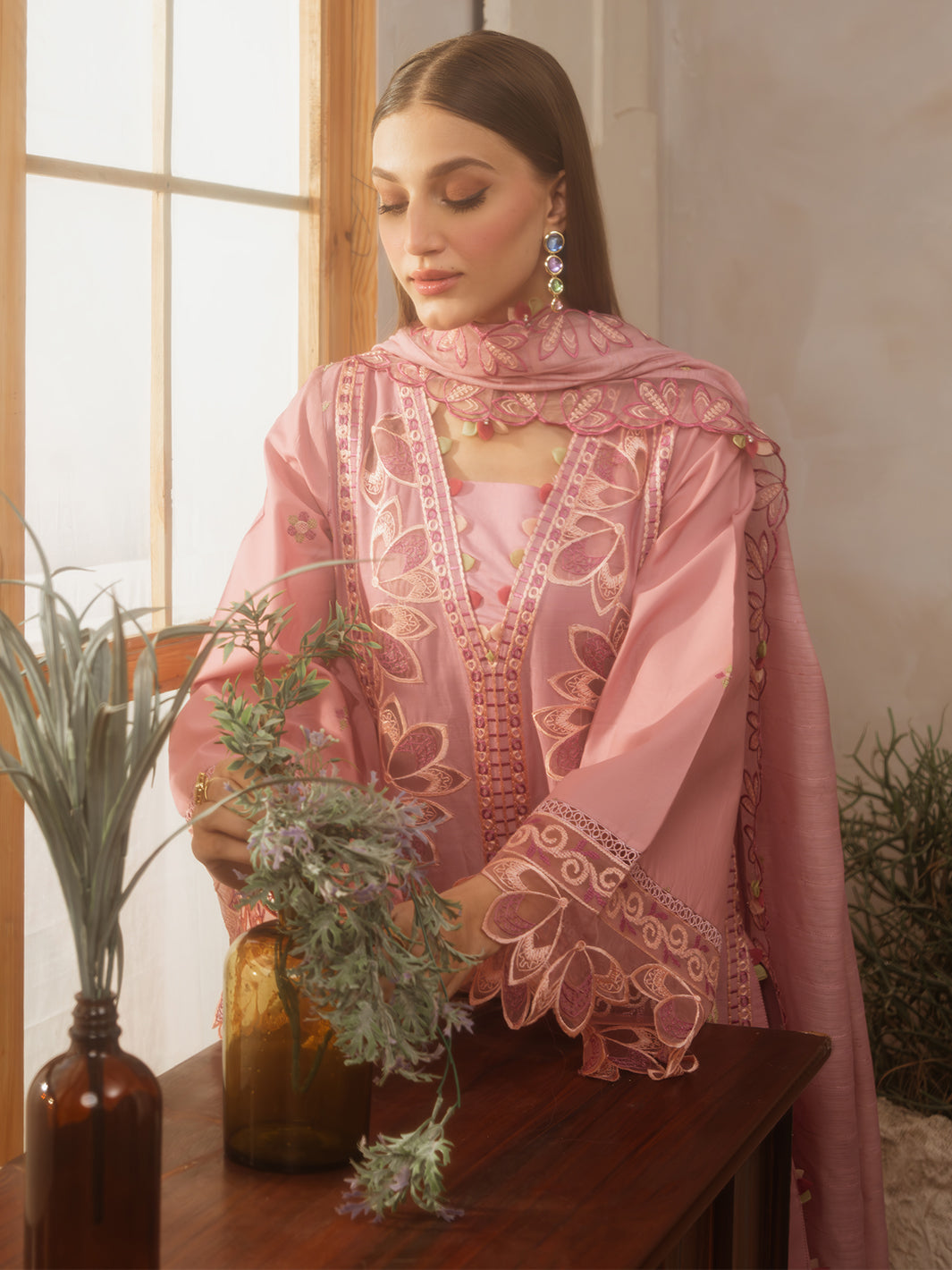 Mahnur | Florence Luxury Lawn 25 | AZMEY