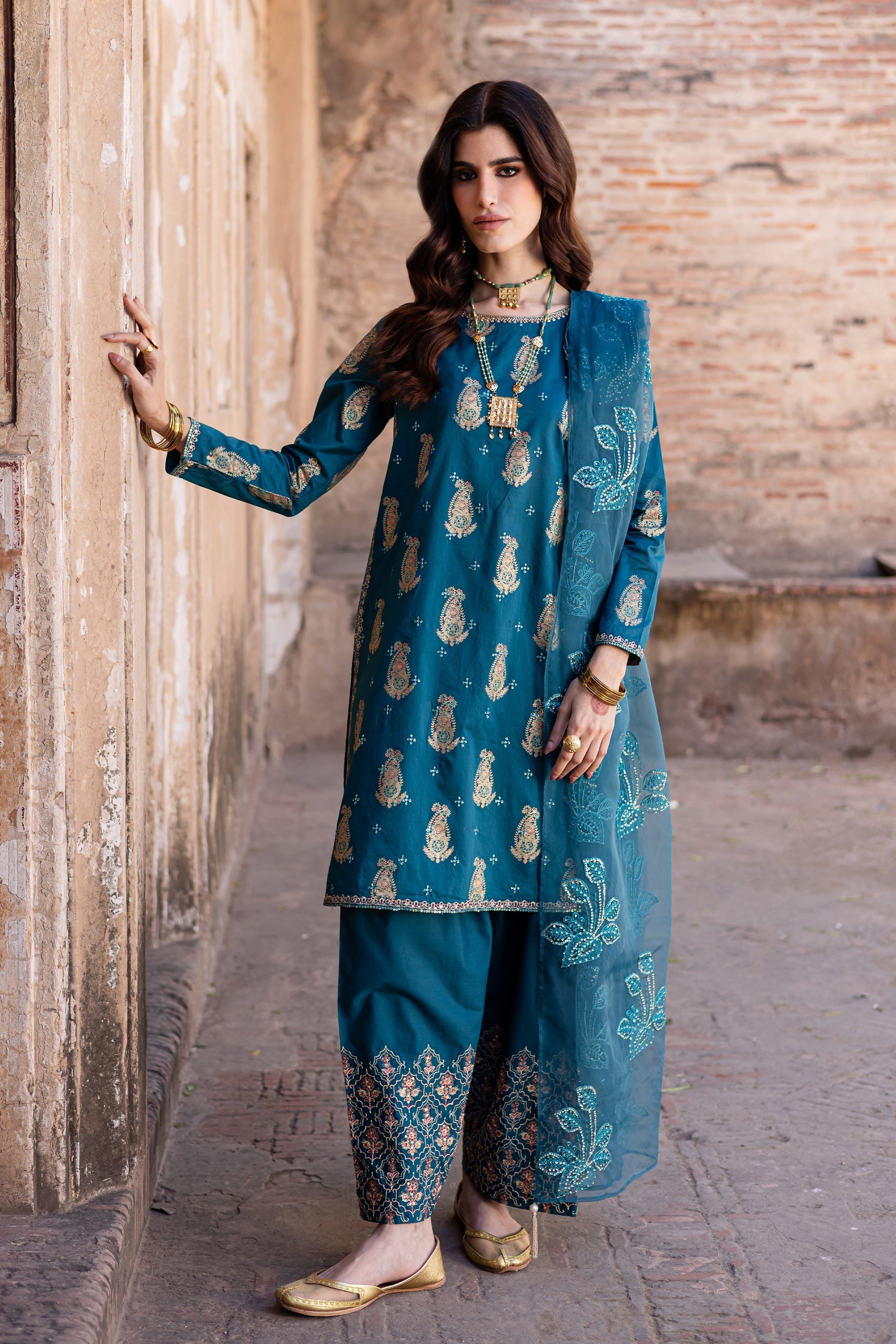 Batik | Chargbagh | Crisp