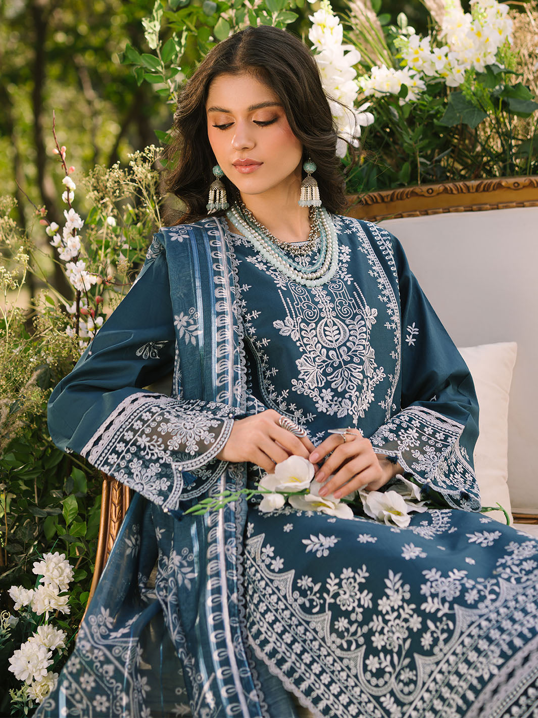 Mahnur | Dahlia Luxury Lawn 25 | Bella