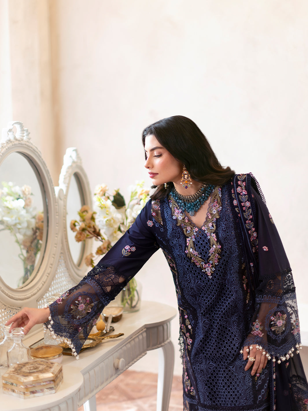 Mahnur | Sophie Luxury Lawn 25 | Blake