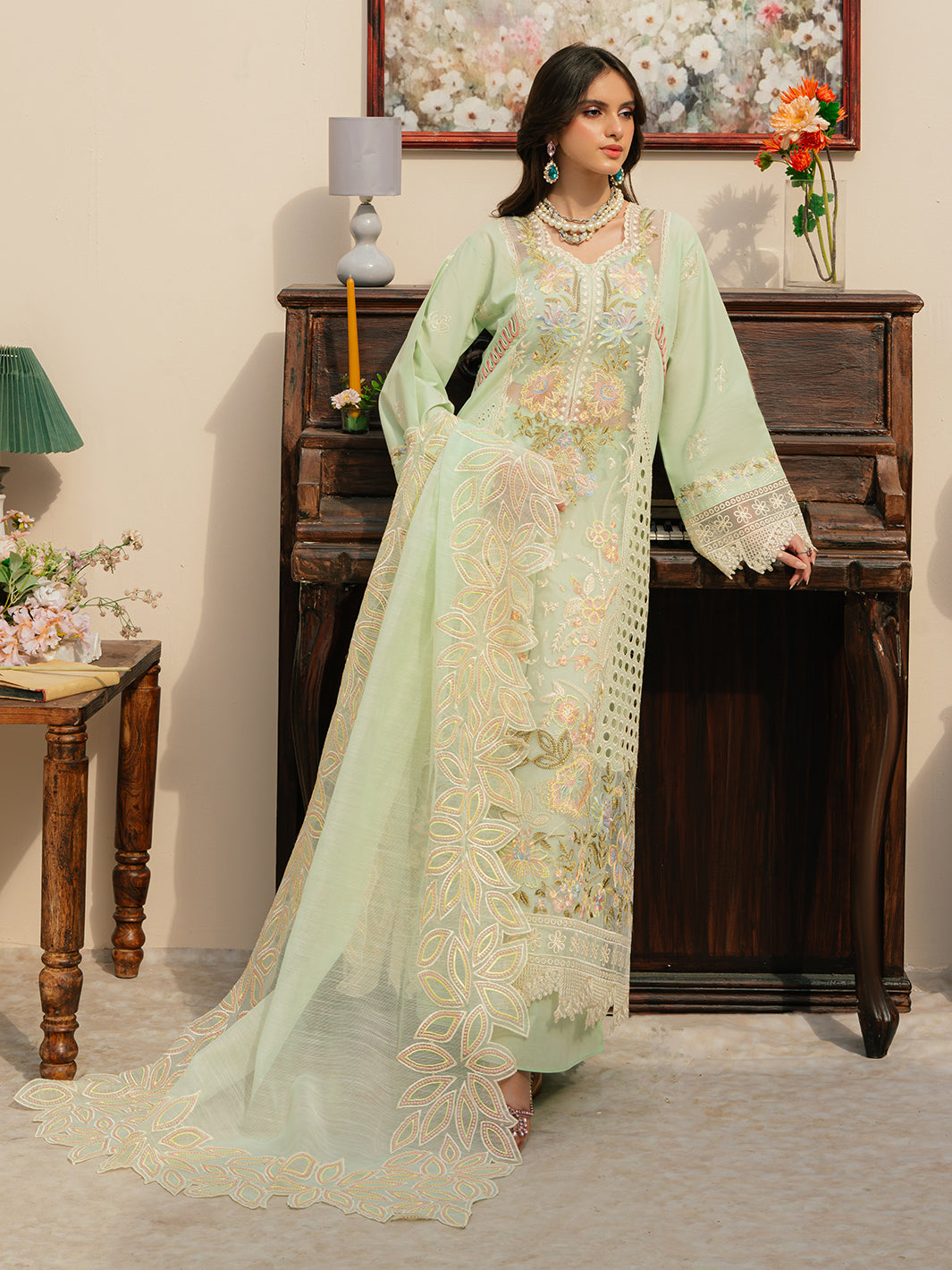 Mahnur | Allenura Luxury Lawn 24 | CAROLINE