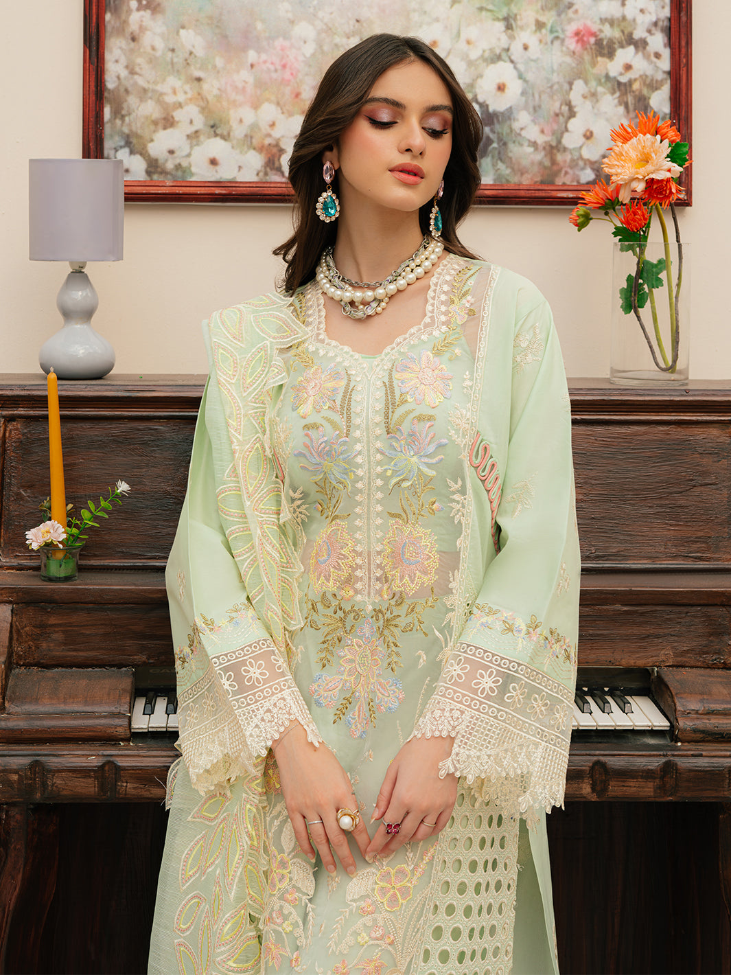 Mahnur | Allenura Luxury Lawn 24 | CAROLINE