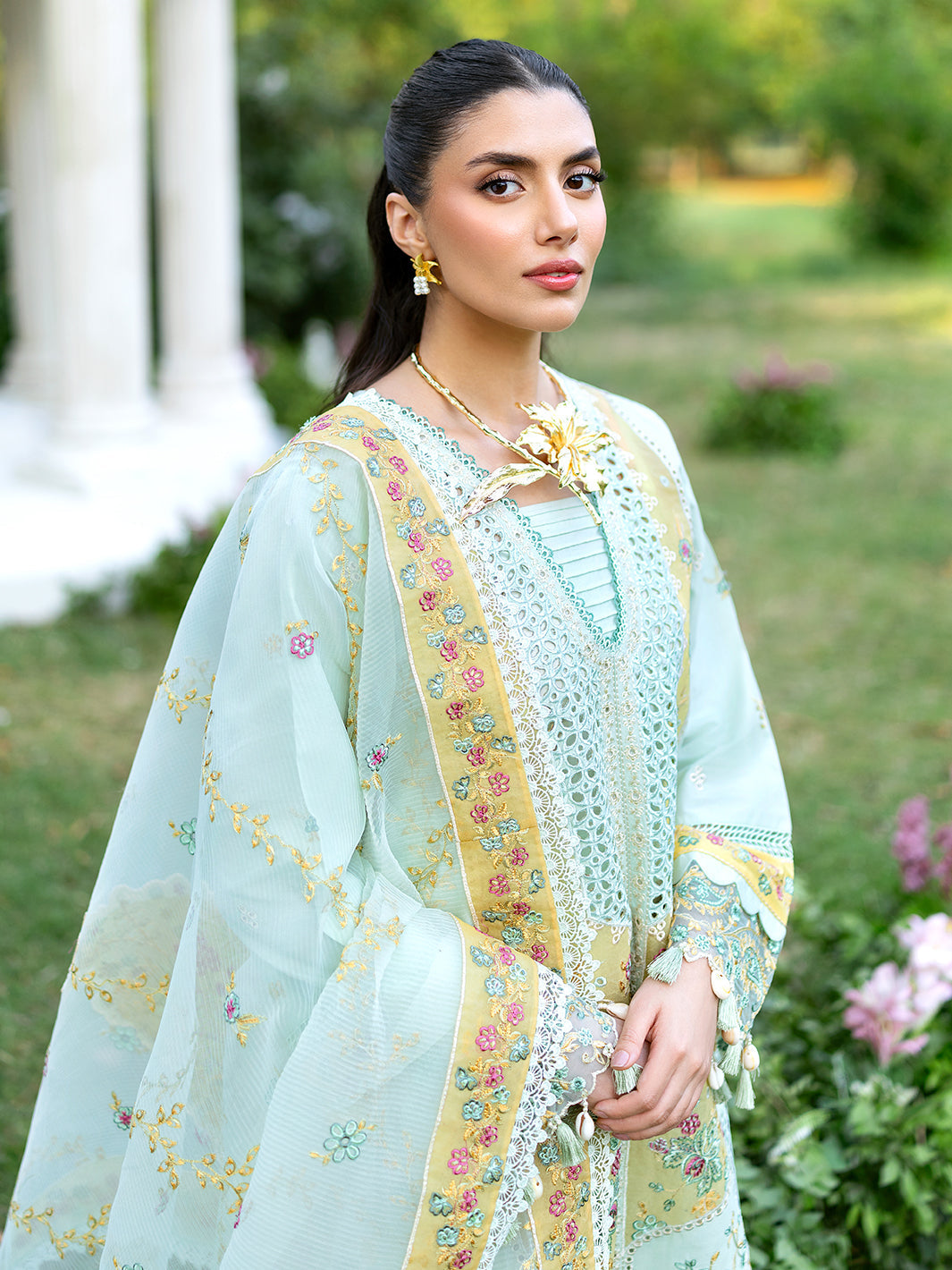 Mahnur | Sophie Luxury Lawn 25 | Calista