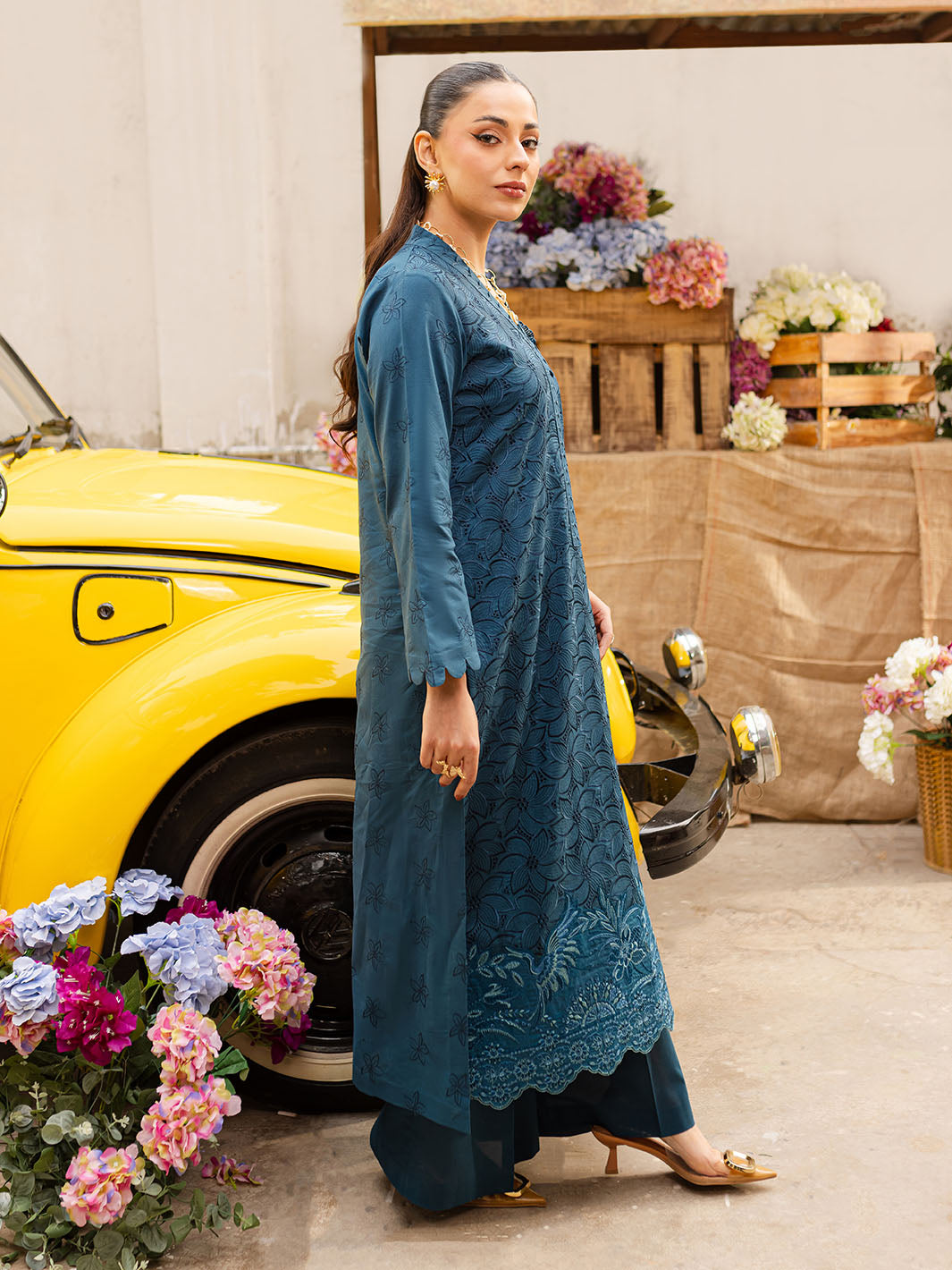 Mahnur | Twilight Luxury Lawn 25 | CIARA