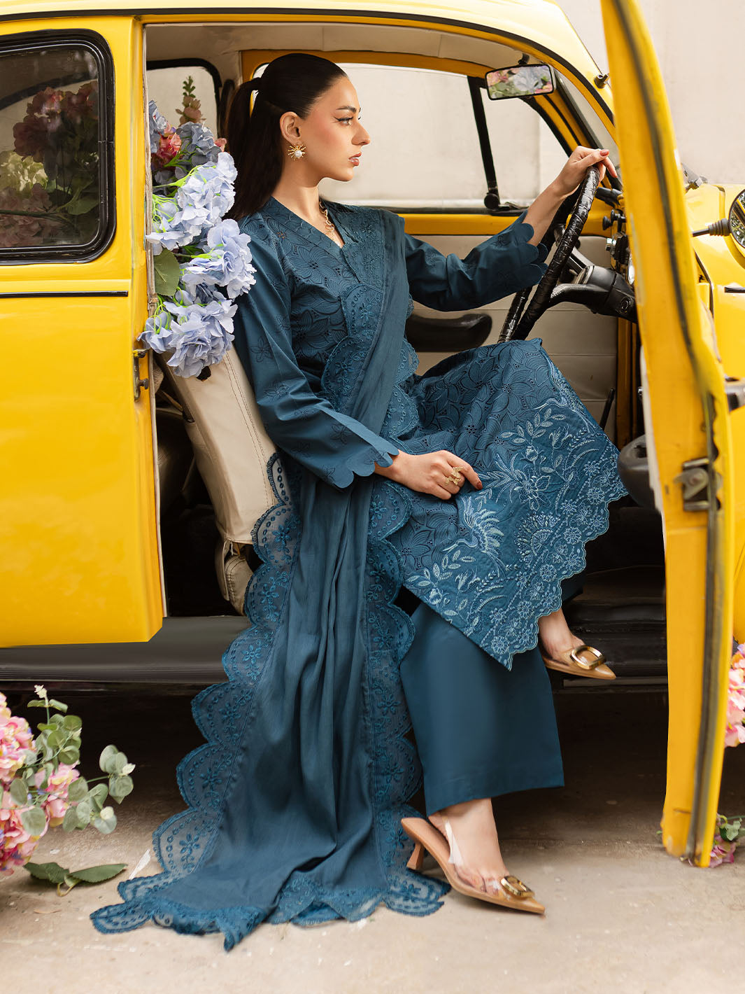 Mahnur | Twilight Luxury Lawn 25 | CIARA