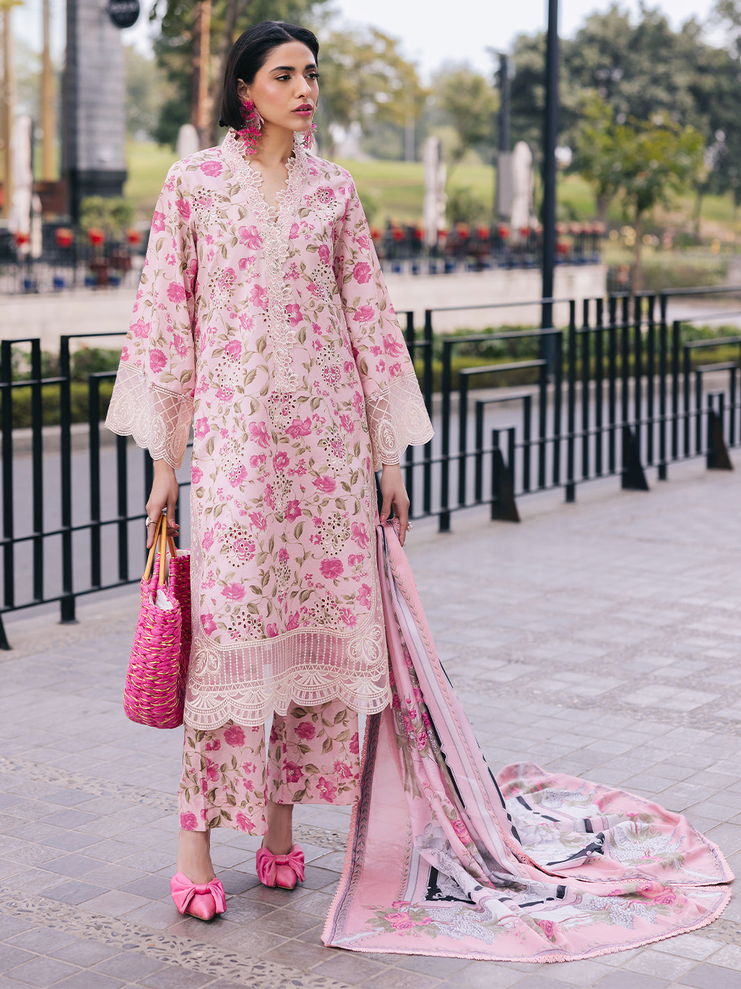 Mahnur | Broadway Luxury Lawn 25 | Lotus