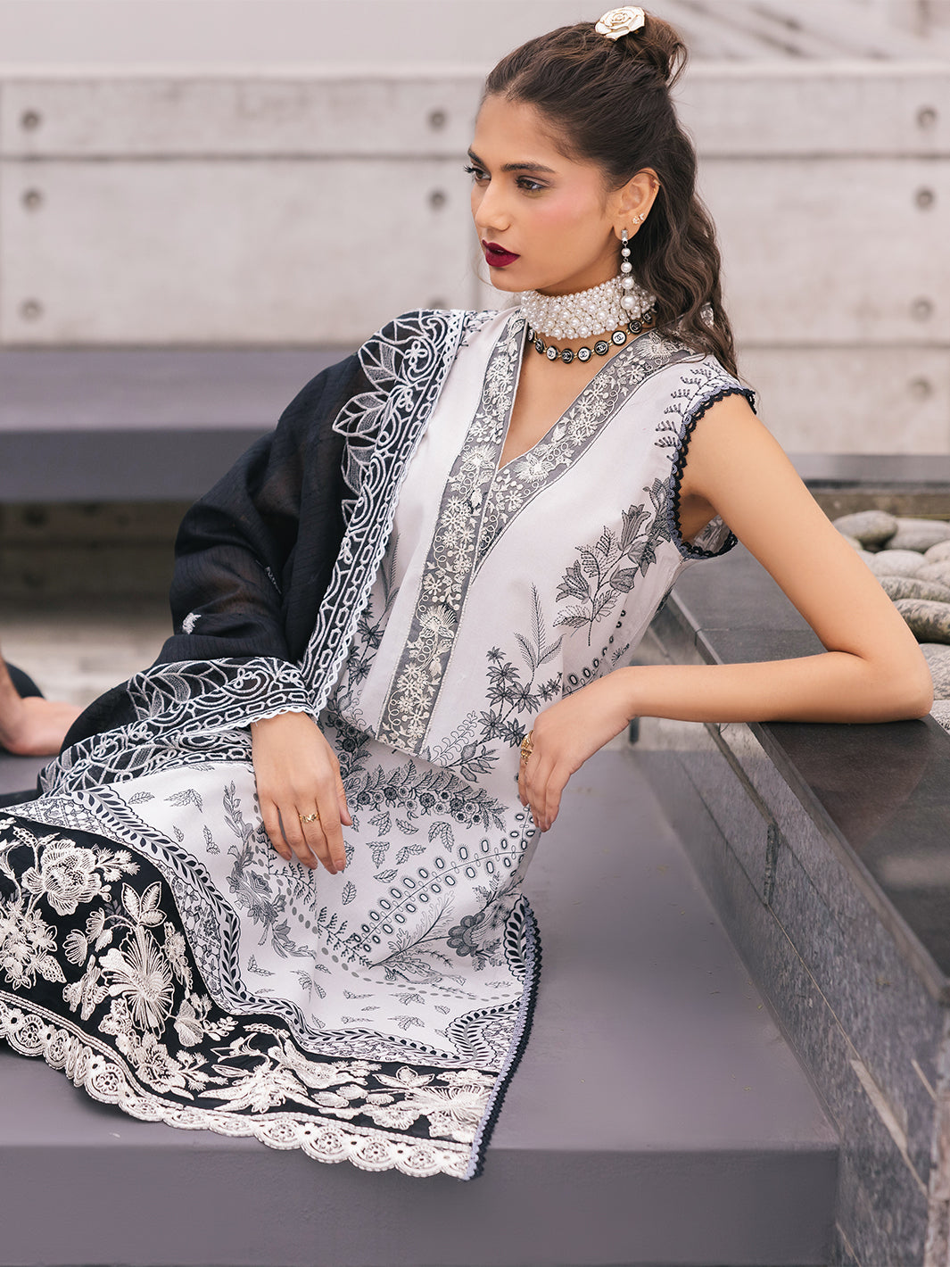 Mahnur | Broadway Luxury Lawn 25 | Daisy